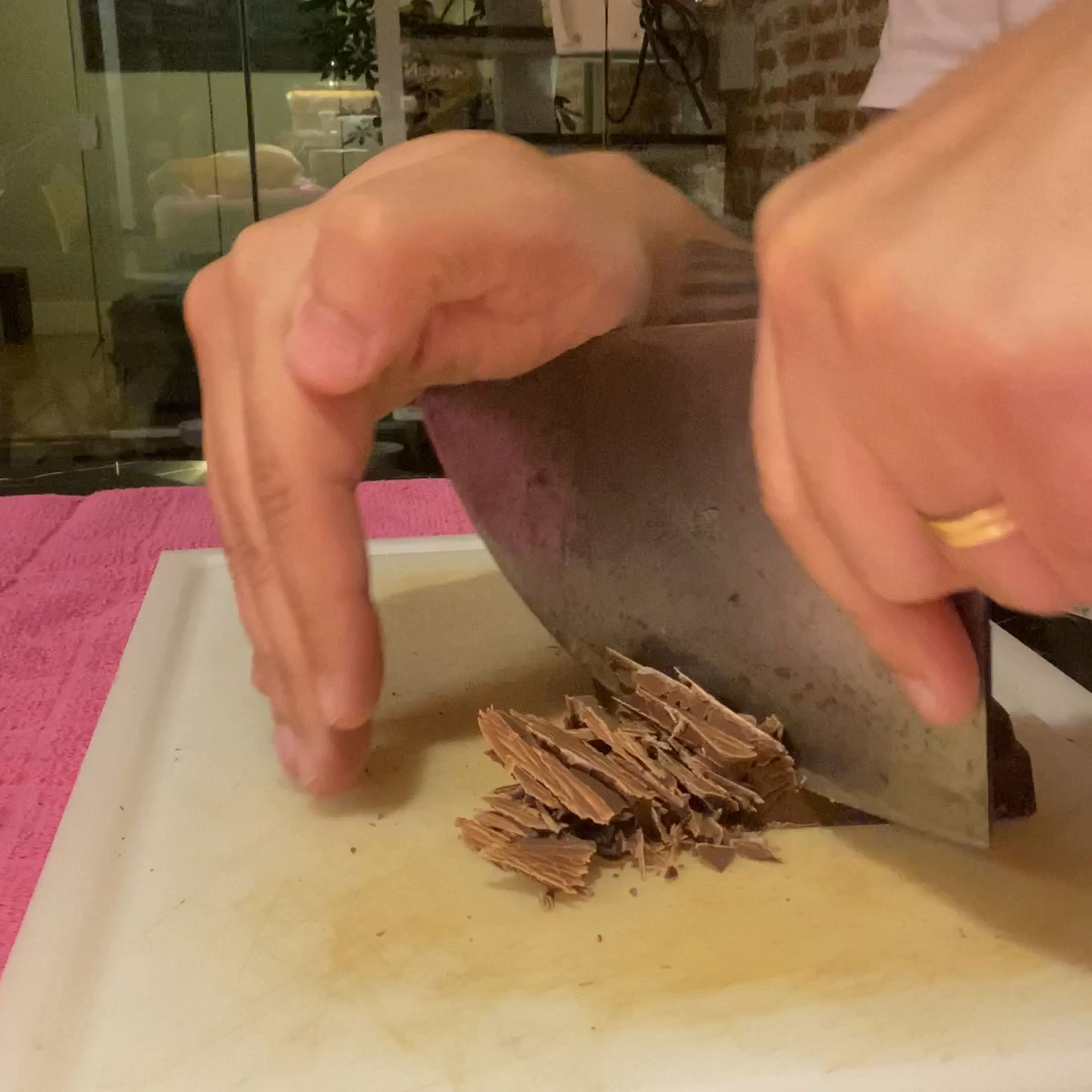 Let's start our recipe! Cut your chocolate bar veeeery fine. Most tiramisùs use powdered chocolate, I know. But I don't like it cause this is a creamy dessert and it's nice to have some crunchy chocolate between the layers. But, if you prefer, you can grate and powder as well. Tip: as soon as you finish cutting, place your chopped chocolate in the fridge to prevent it from melting.