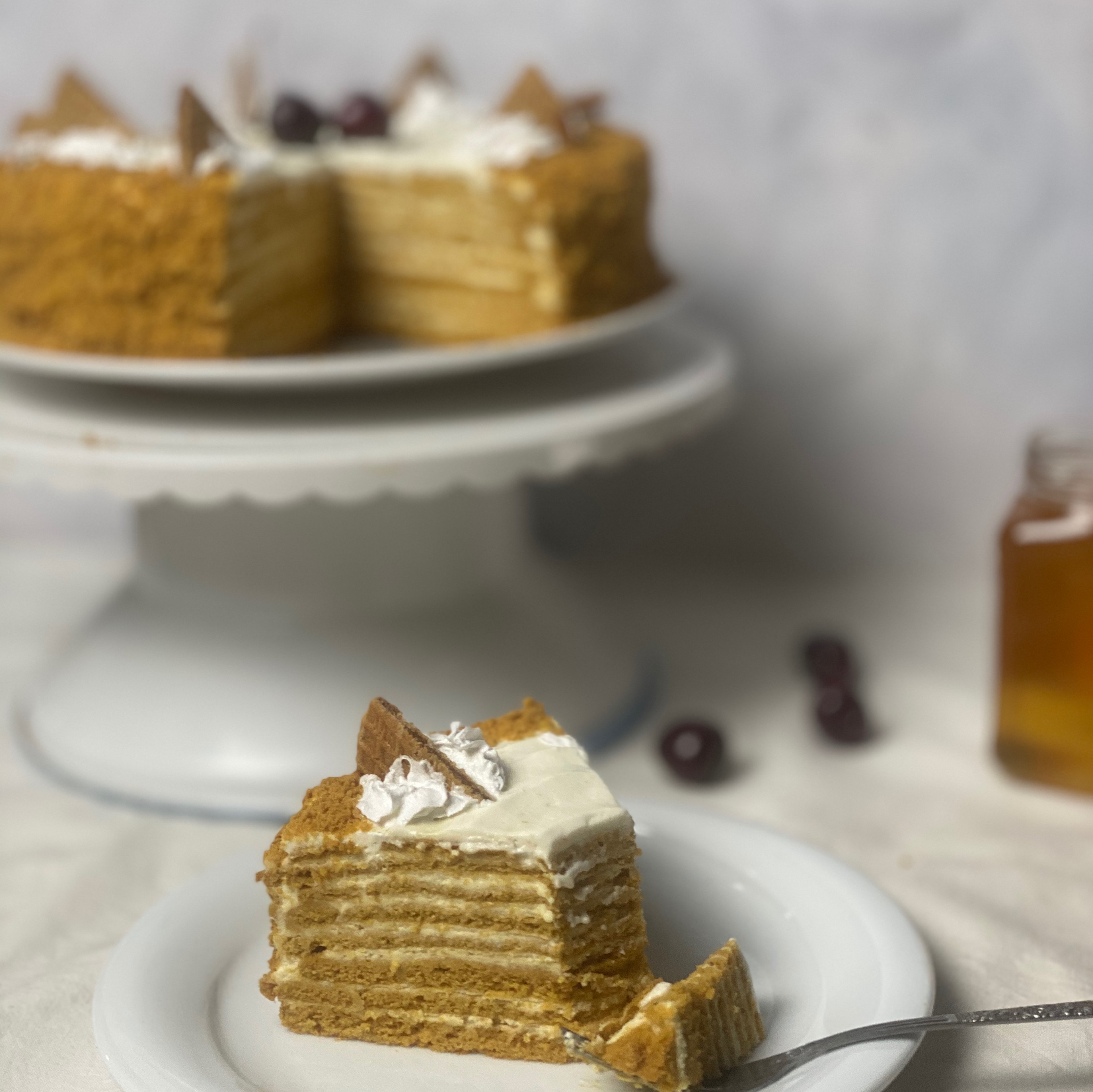 Russian Honey Cake (медовик)