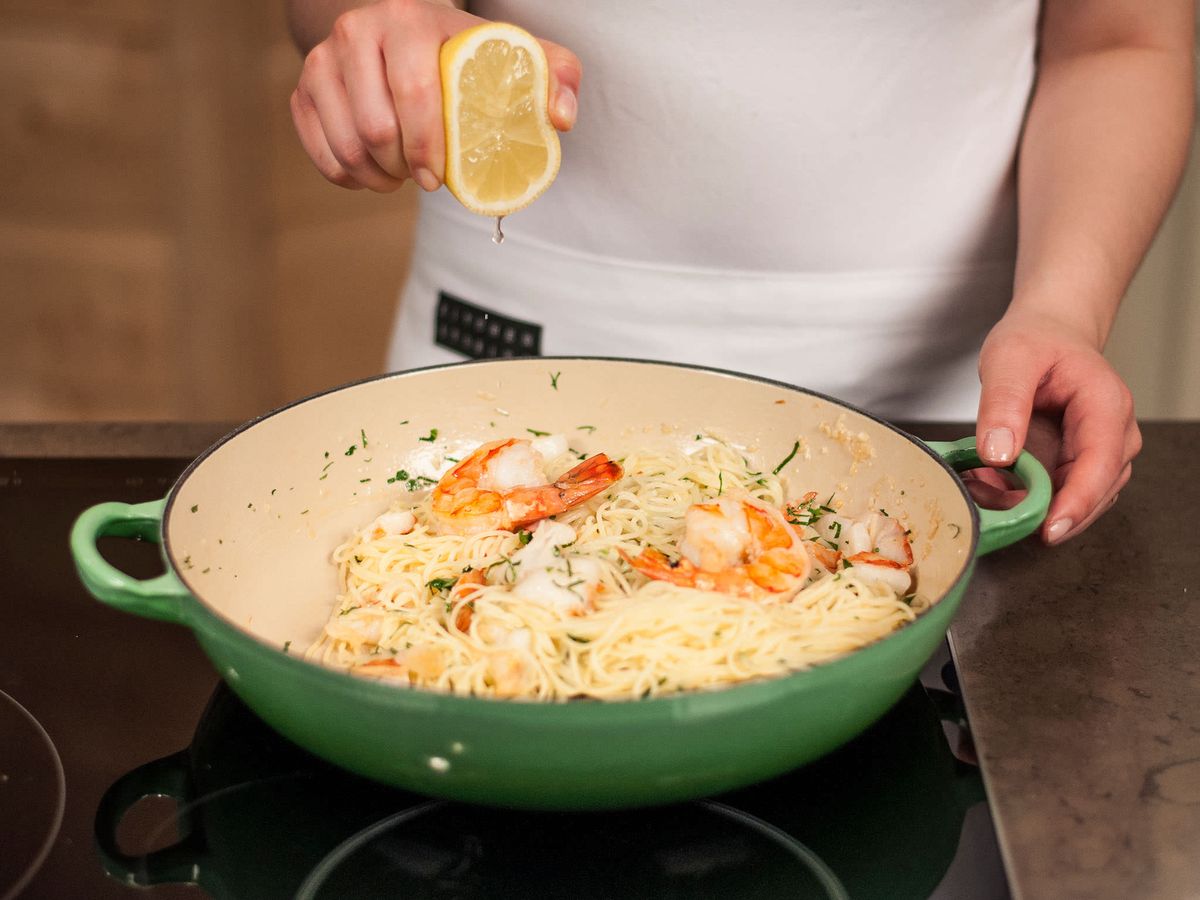 Angel hair pasta with shrimp in white wine sauce | Recipe | Kitchen Stories