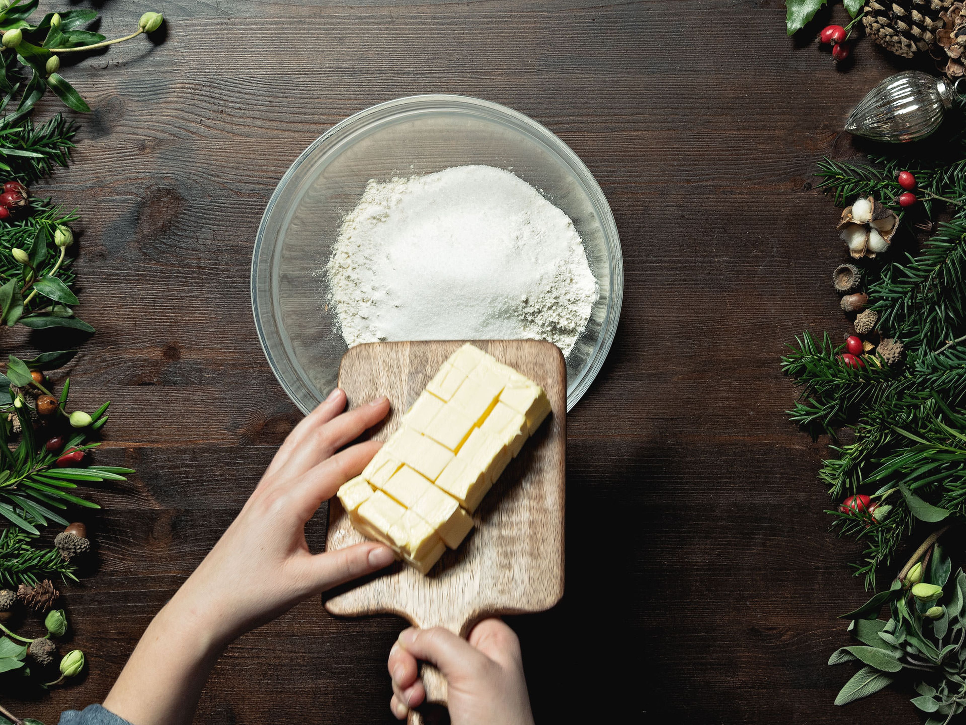 Mix flour, sugar, and salt in a bowl. Add cold, cubed butter and work it in with your hands to a crumbly dough. Add the egg and mix well to combine. Wrap in plastic and let chill for approx. 1 hr.