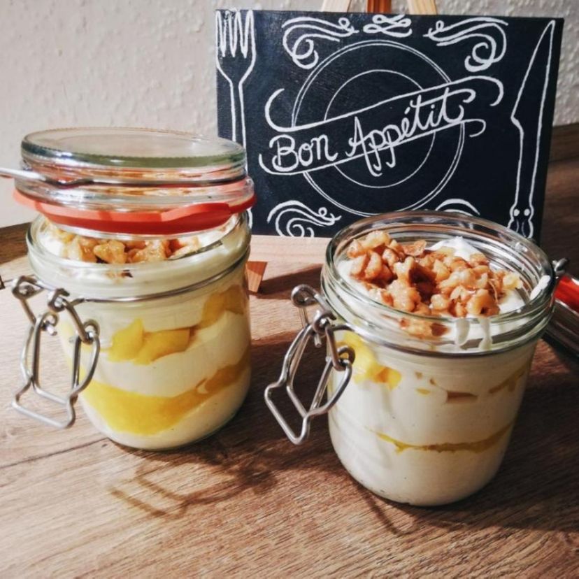 Mango Quark Dessert mit Honig-Walnüssen