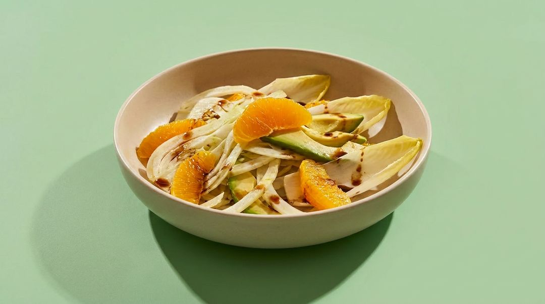Knackiger Fenchelsalat mit Orangen und Espresso-Vinaigrette