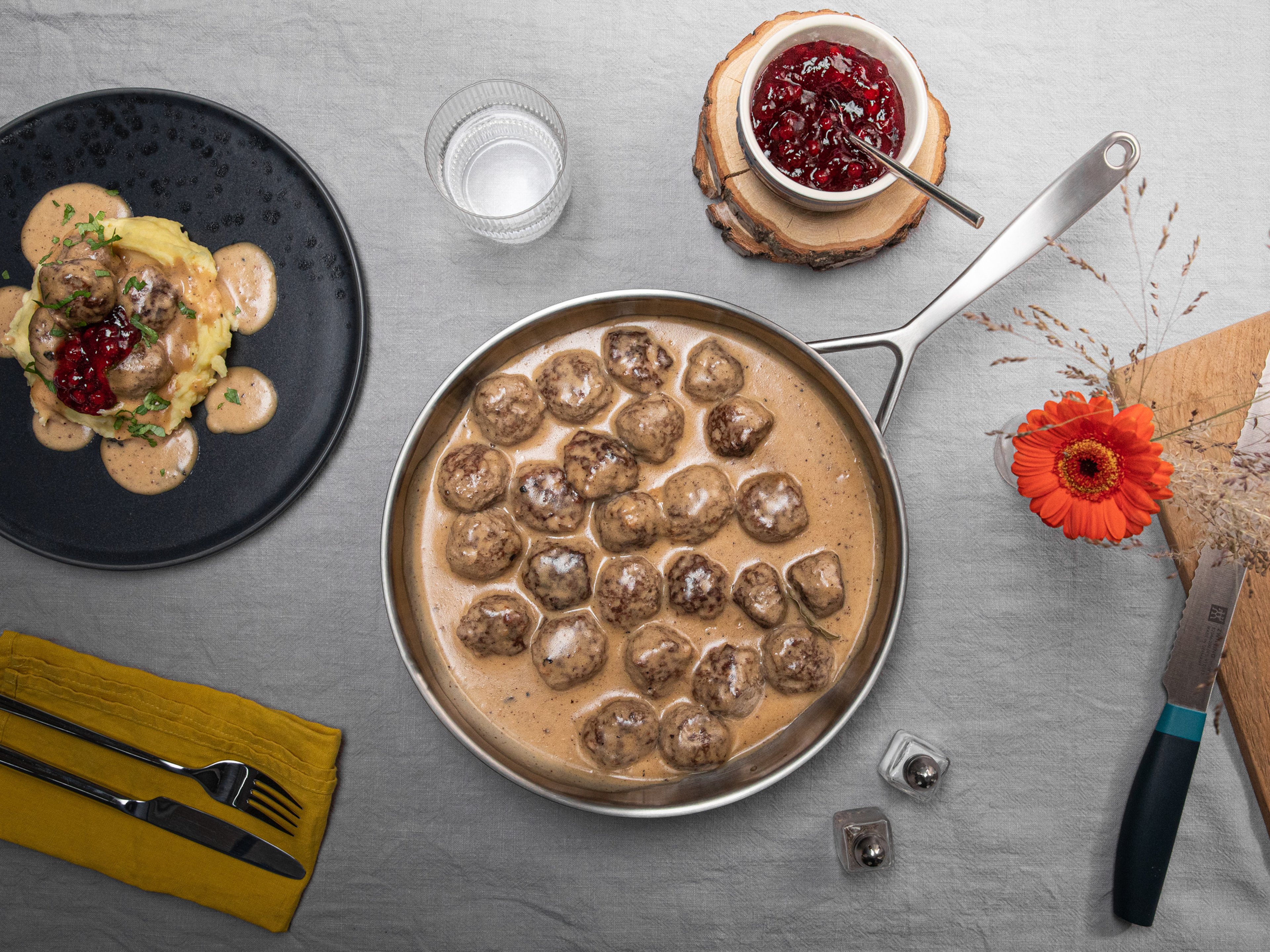 Köttbullar med Gräddsås (Schwedische Fleischbällchen mit Sahnesoße)