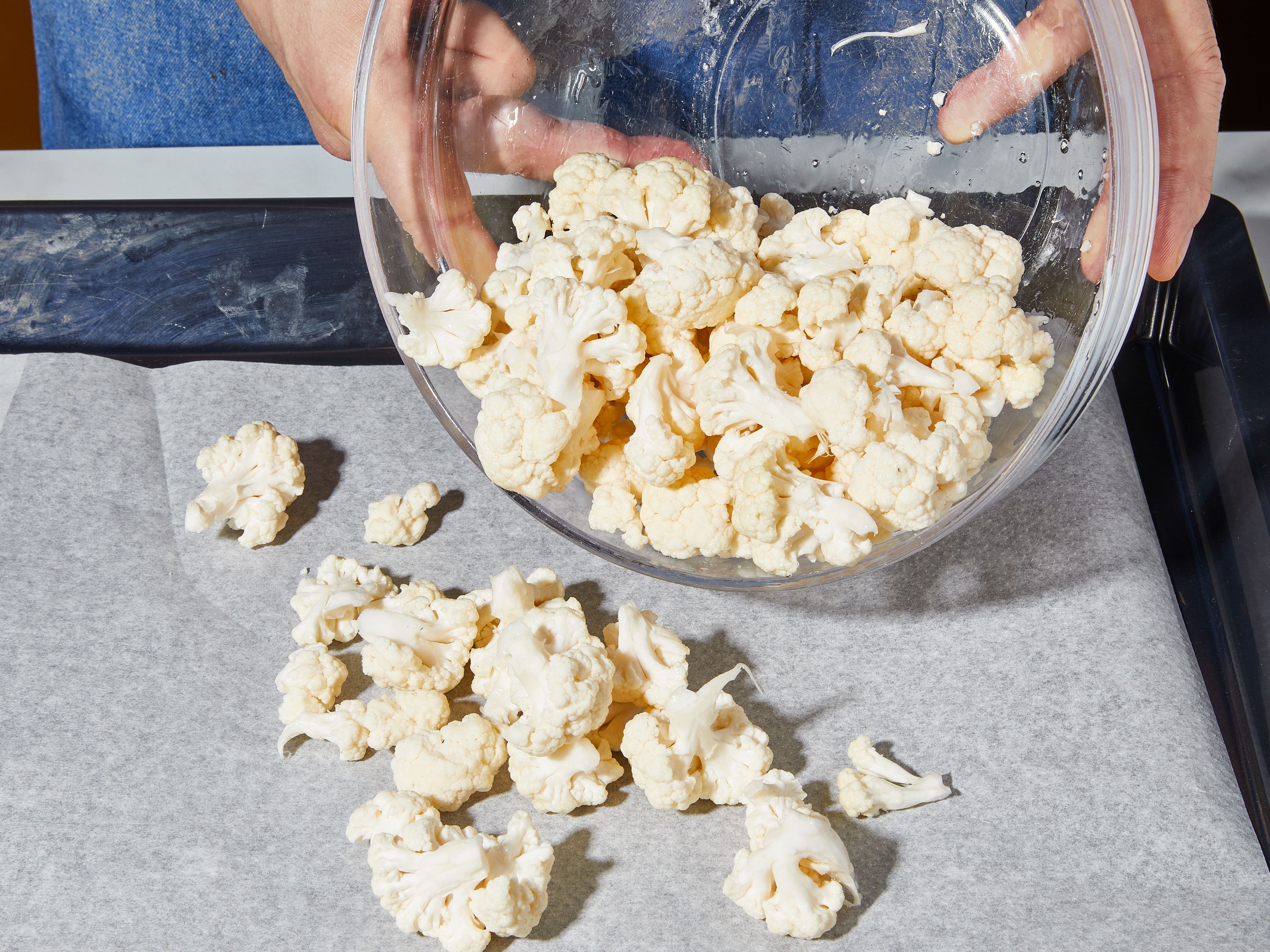 Preheat the oven to 220ºC/430ºF fan. Cut or use your hands to separate the cauliflower into small bite sized-florets. Add the cauliflower florets to a baking sheet lined with parchment paper. ​​Toss the cauliflower in vegetable oil and season with salt. Roast for approx. 18–20 min., until the cauliflowers are cooked and slightly charred.