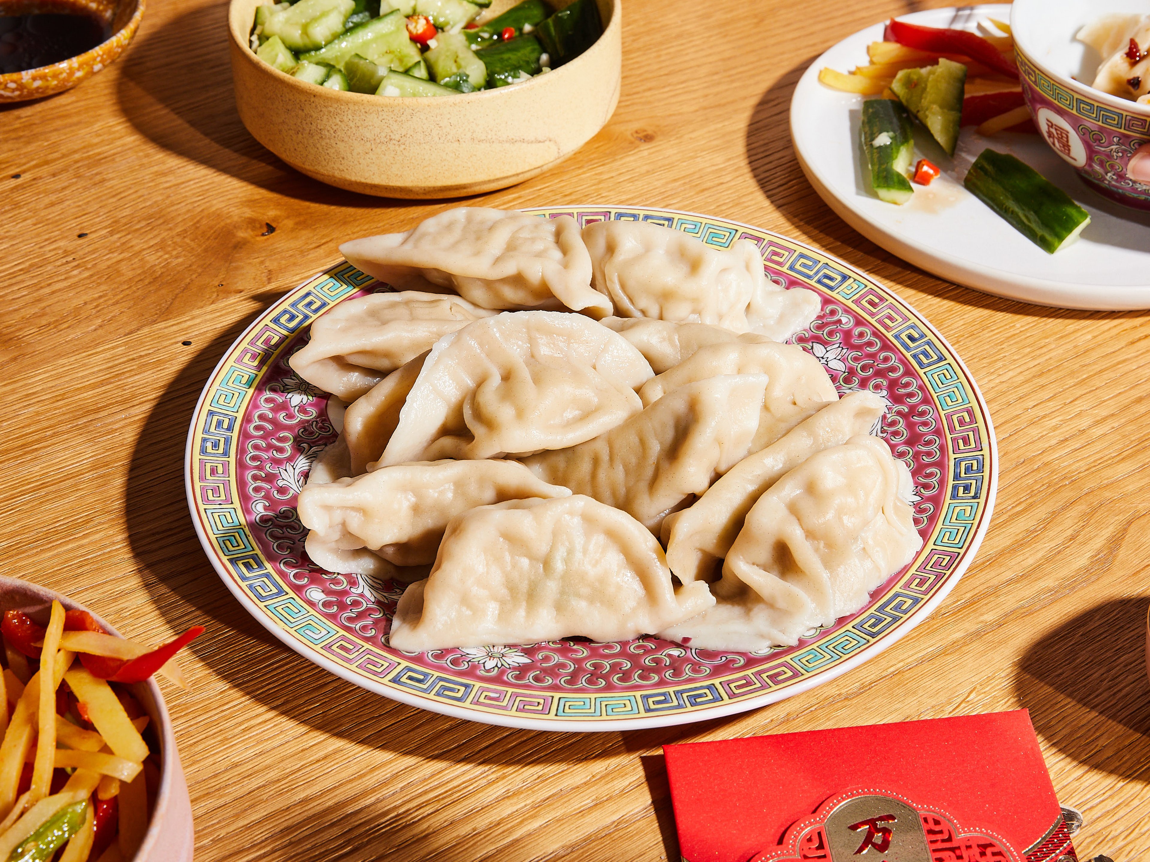 Chinesische Jiaozi (Dumplings mit Schweinefleisch-Füllung)