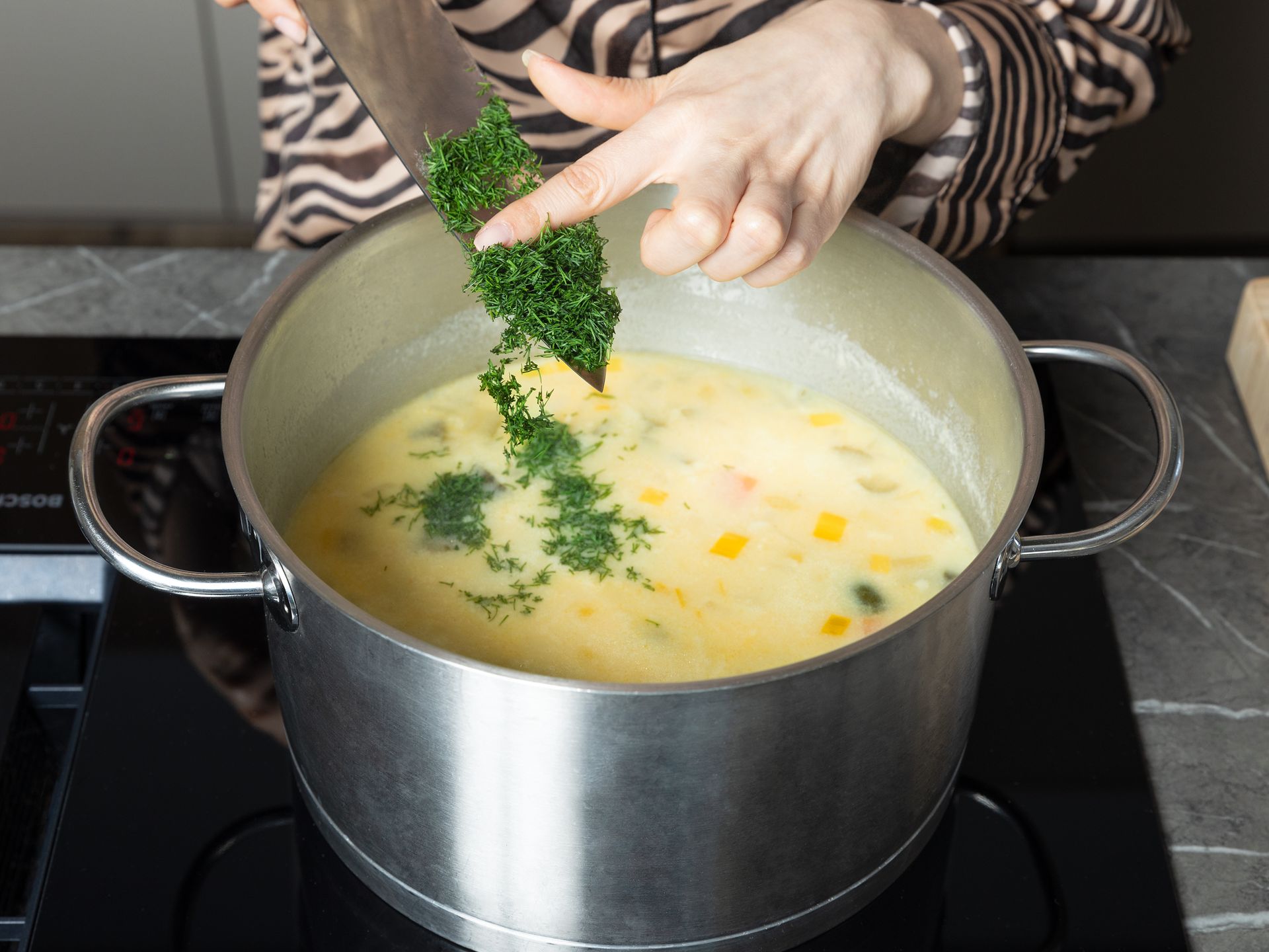Kartoffelsuppe mit Gewürzgurken und Dill | Rezept | Kitchen Stories