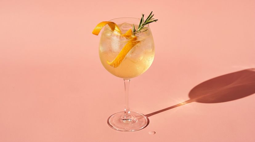 Herber Zitrus-Drink: So mixt du einen erfrischenden Pomelo Spritz