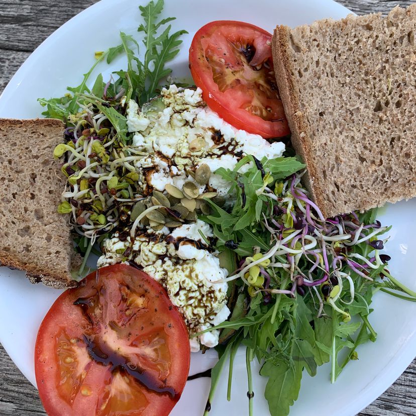 🥑mit🥖🍅und Hüttenkäse