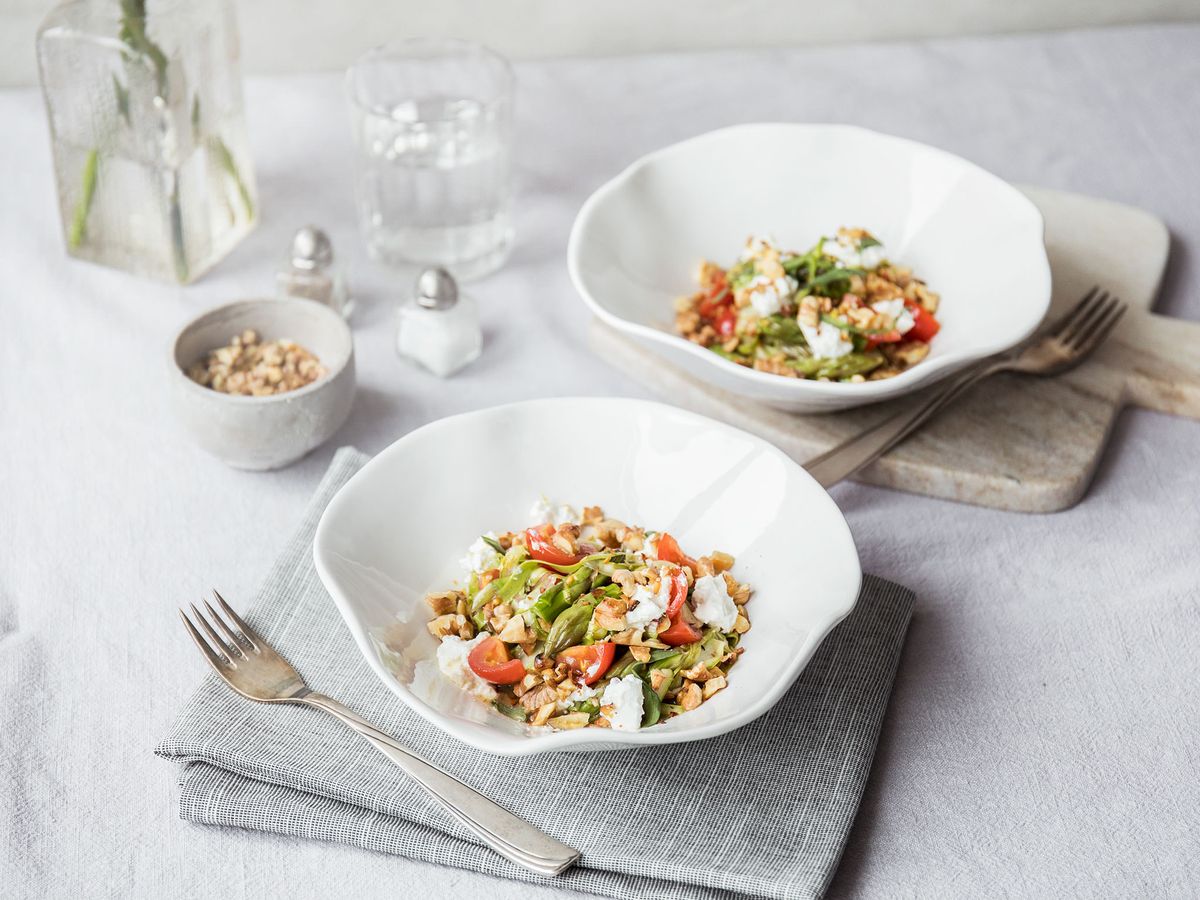 Shaved asparagus salad with goat cheese | Recipe | Kitchen Stories