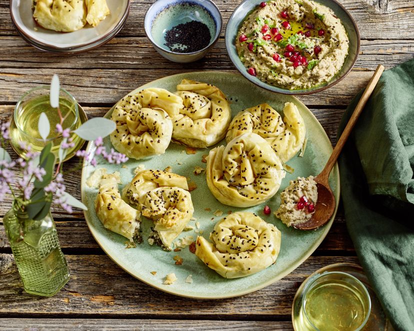 Spinat-Bärlauch-Börek mit Baba Ganoush