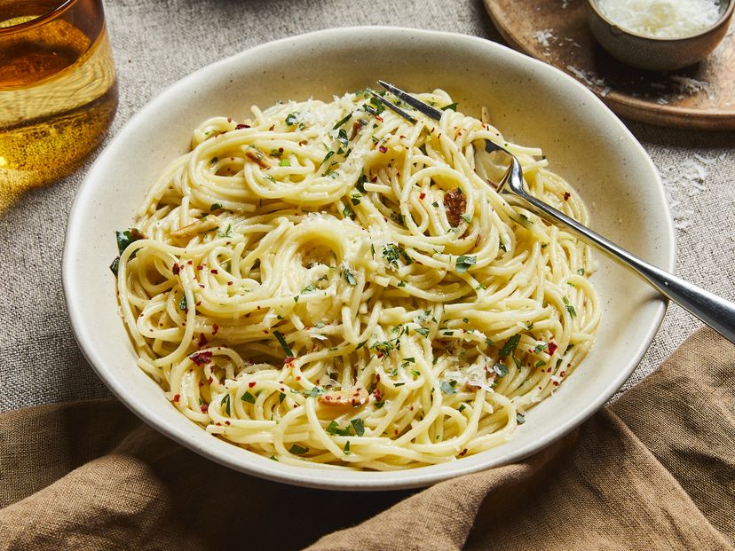 Traditional spaghetti aglio e olio