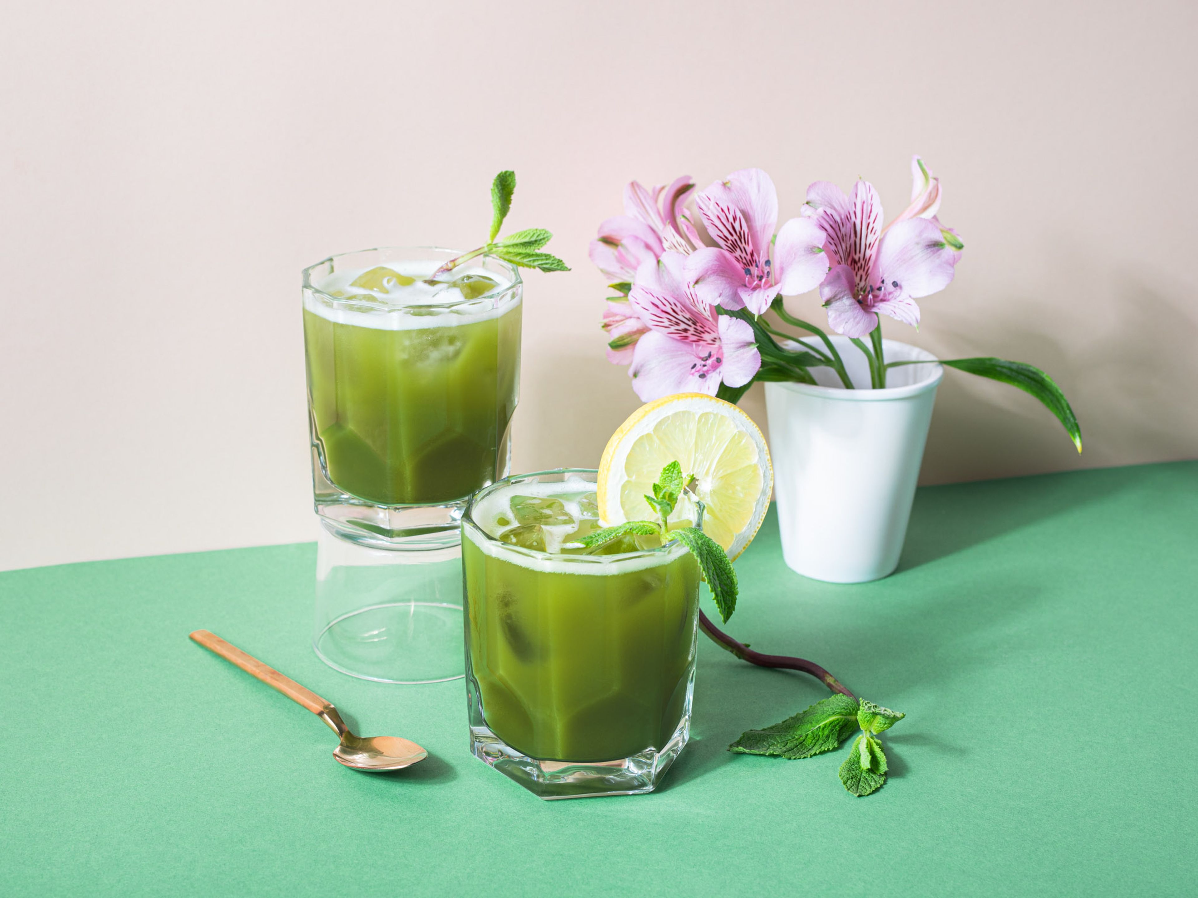 Iced matcha tea