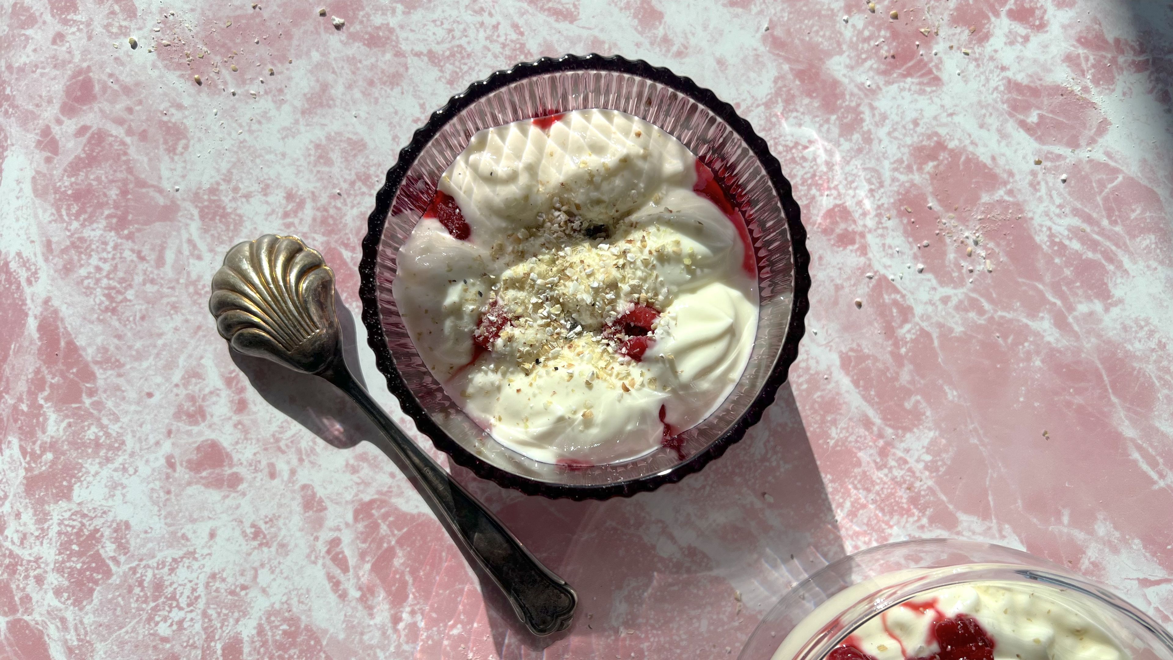 Schafsjoghurt mit Himbeeren