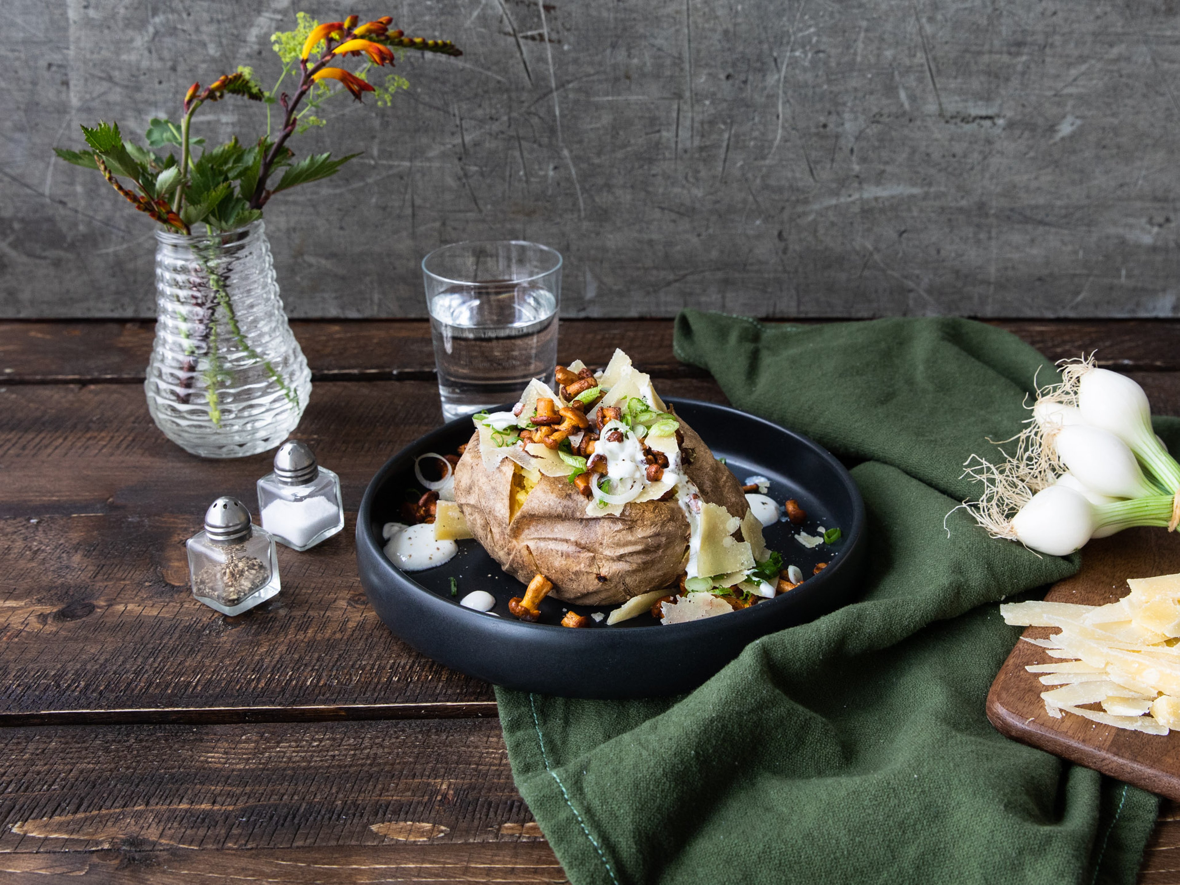 Chanterelle-stuffed baked potatoes