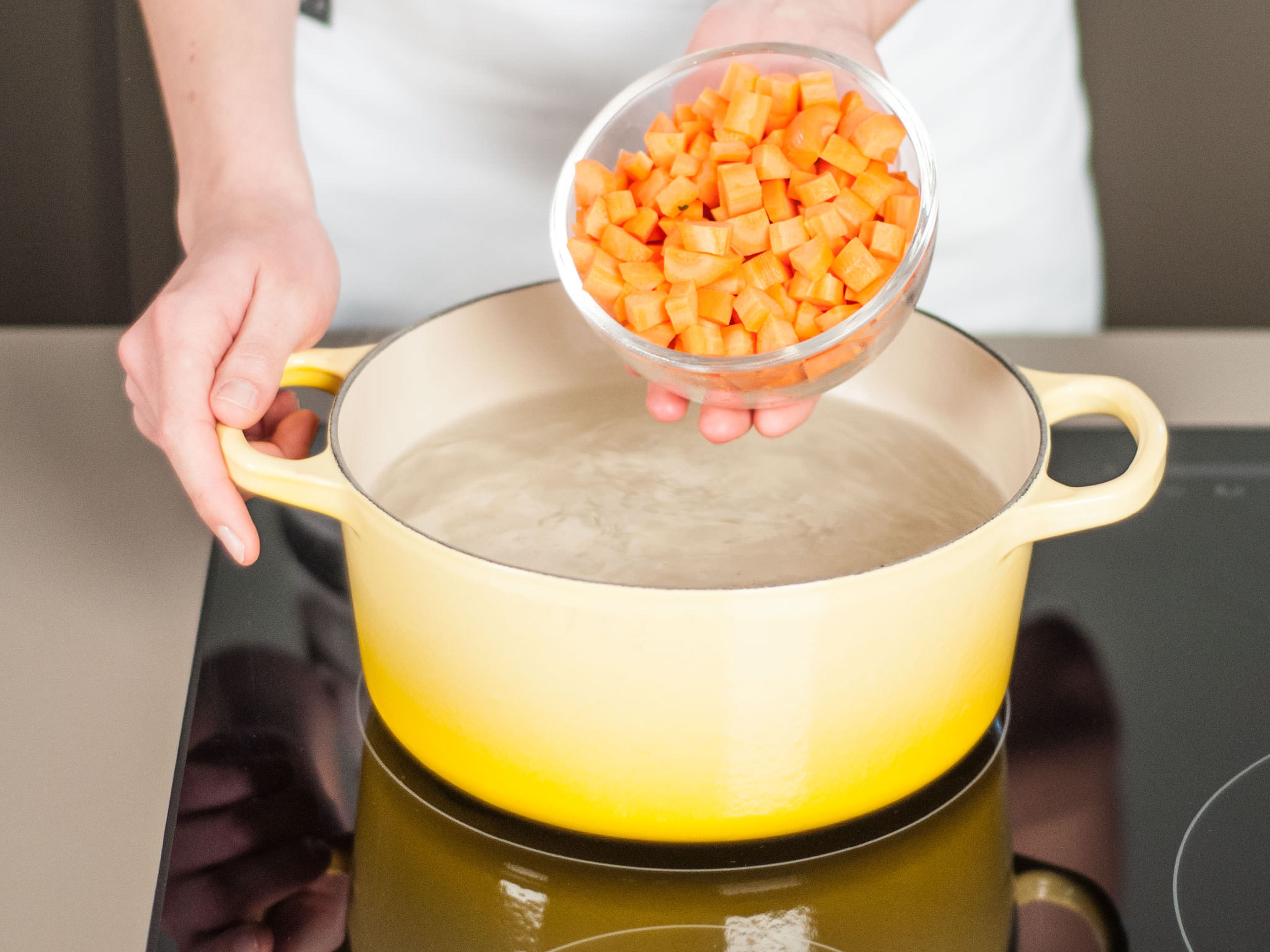 Add carrot cubes to a saucepan with lightly salted boiling water and blanch for approx. 3 – 4 min. Remove from water and immediately transfer to an ice bath.