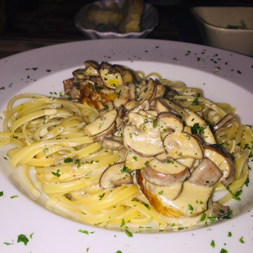 Linguine mit Putenbrust und Champignons a la Creme