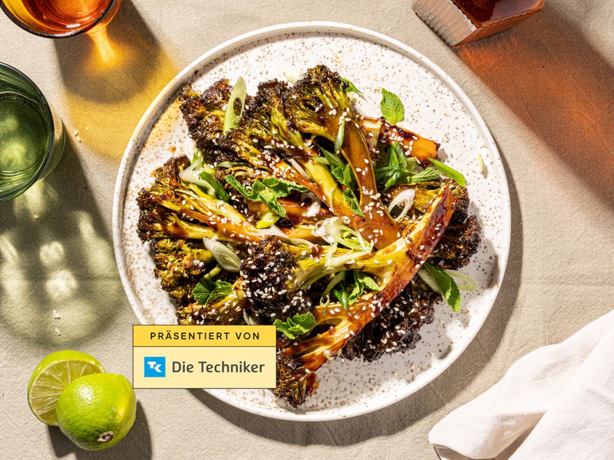 5-ingredient sticky hoisin-roasted broccoli wedges | Recipe | Kitchen Stories