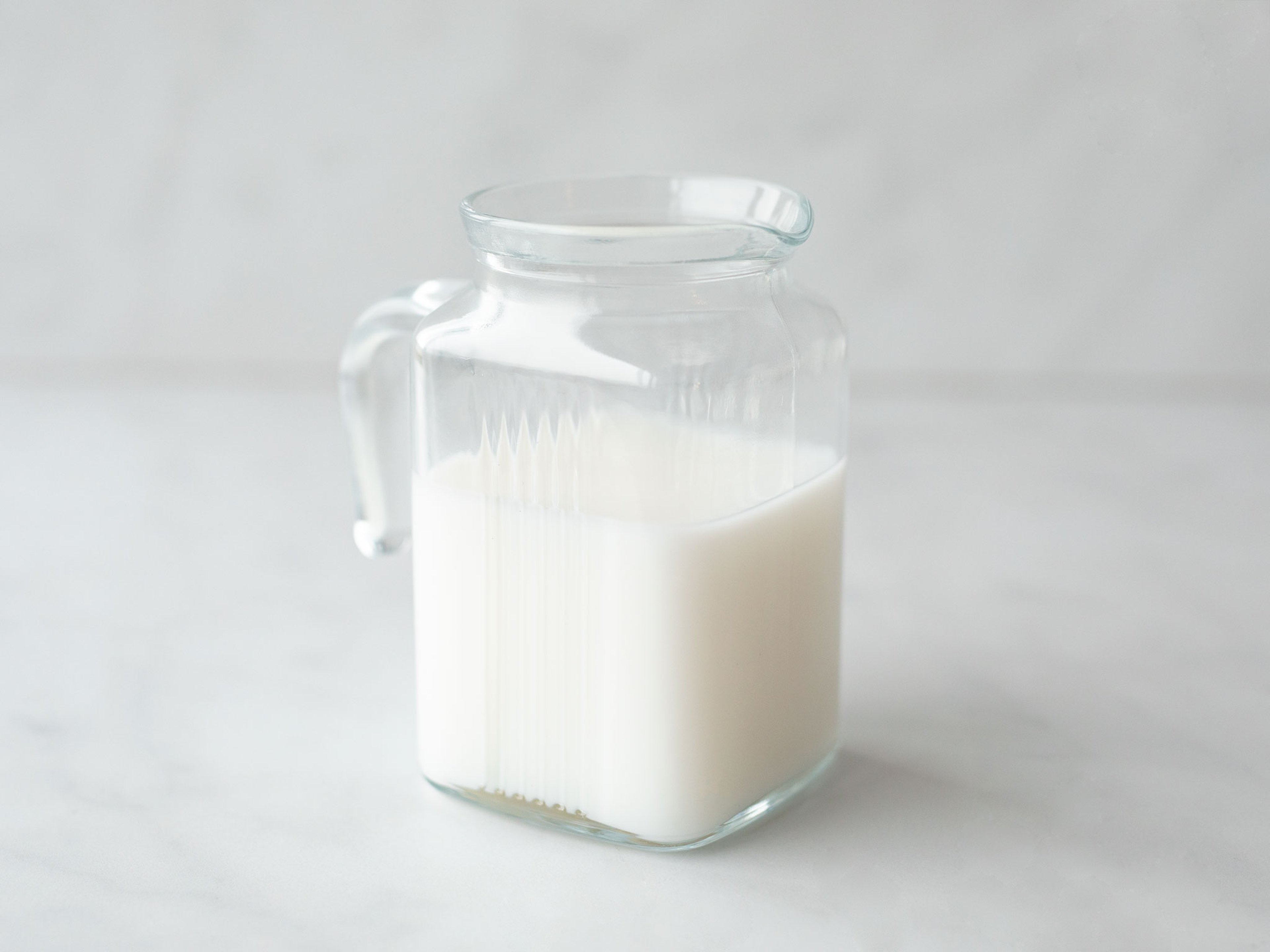 Bundesinstitut warnt: Deshalb könnten Mandeldrinks für Kinder gefährlich sein