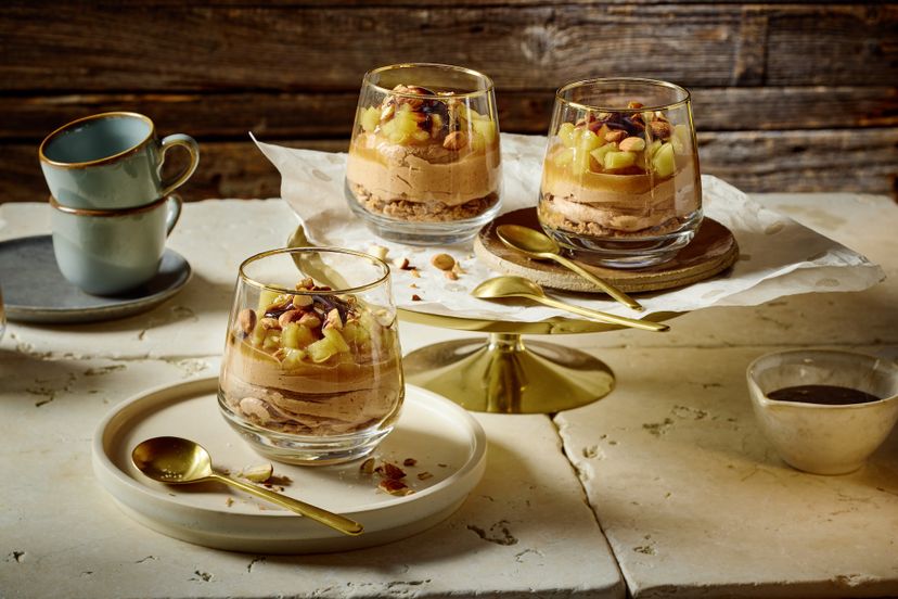 Schoko-Apfel-Schichtdessert mit Spekulatiuscrumble