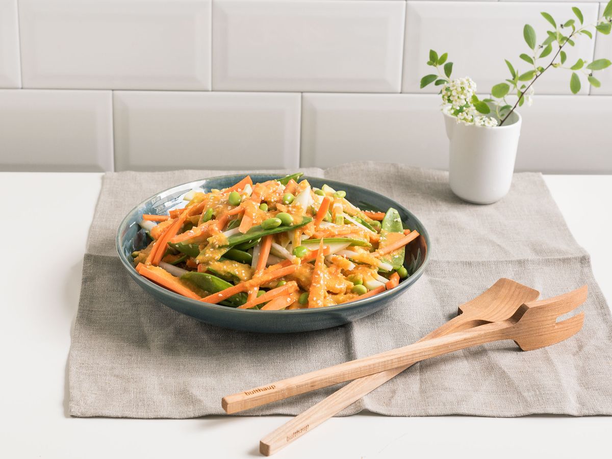 Asian kohlrabi salad | Recipe | Kitchen Stories