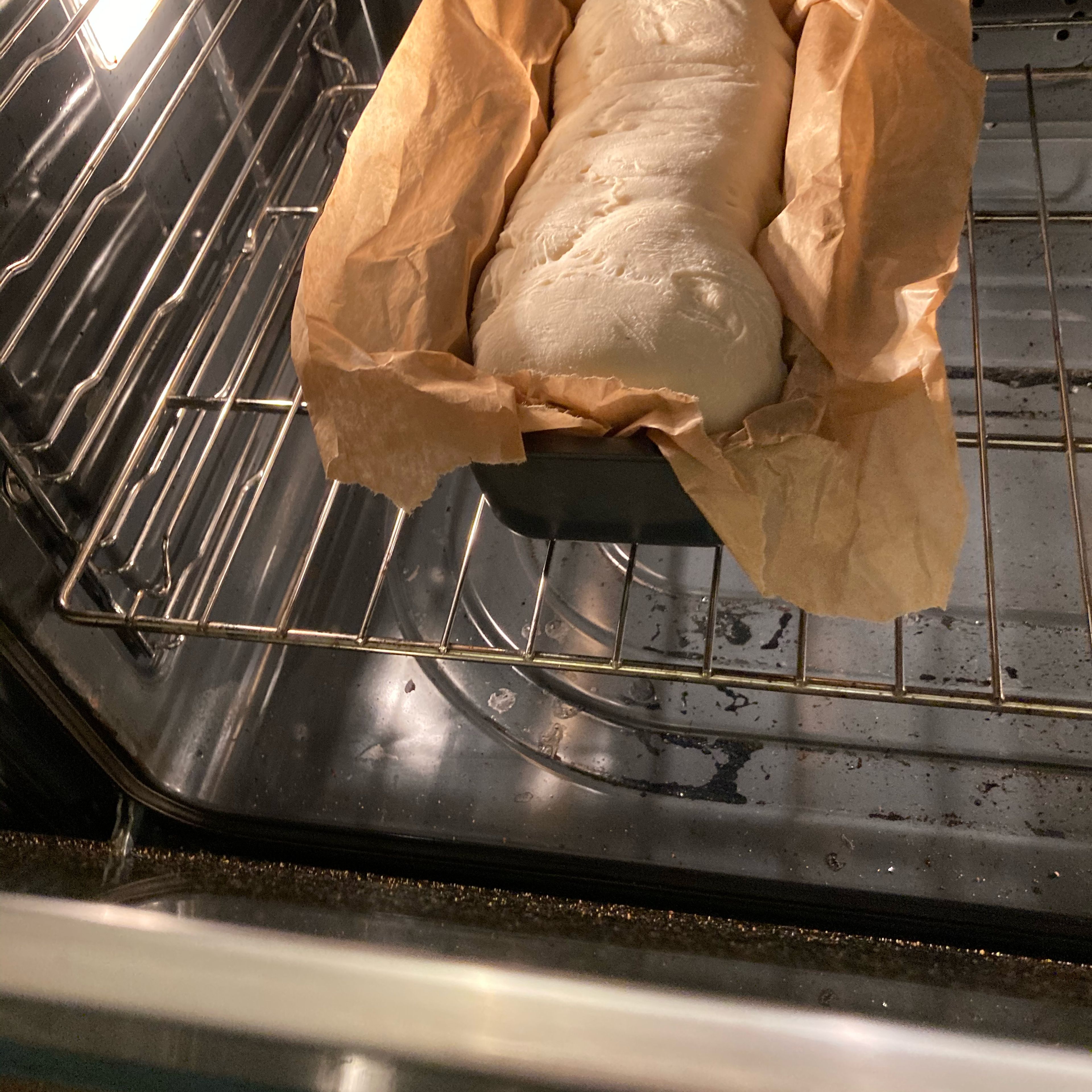 Dann den Brotteig bei 230 Grad Celsius im Ofen für 22 min backen
