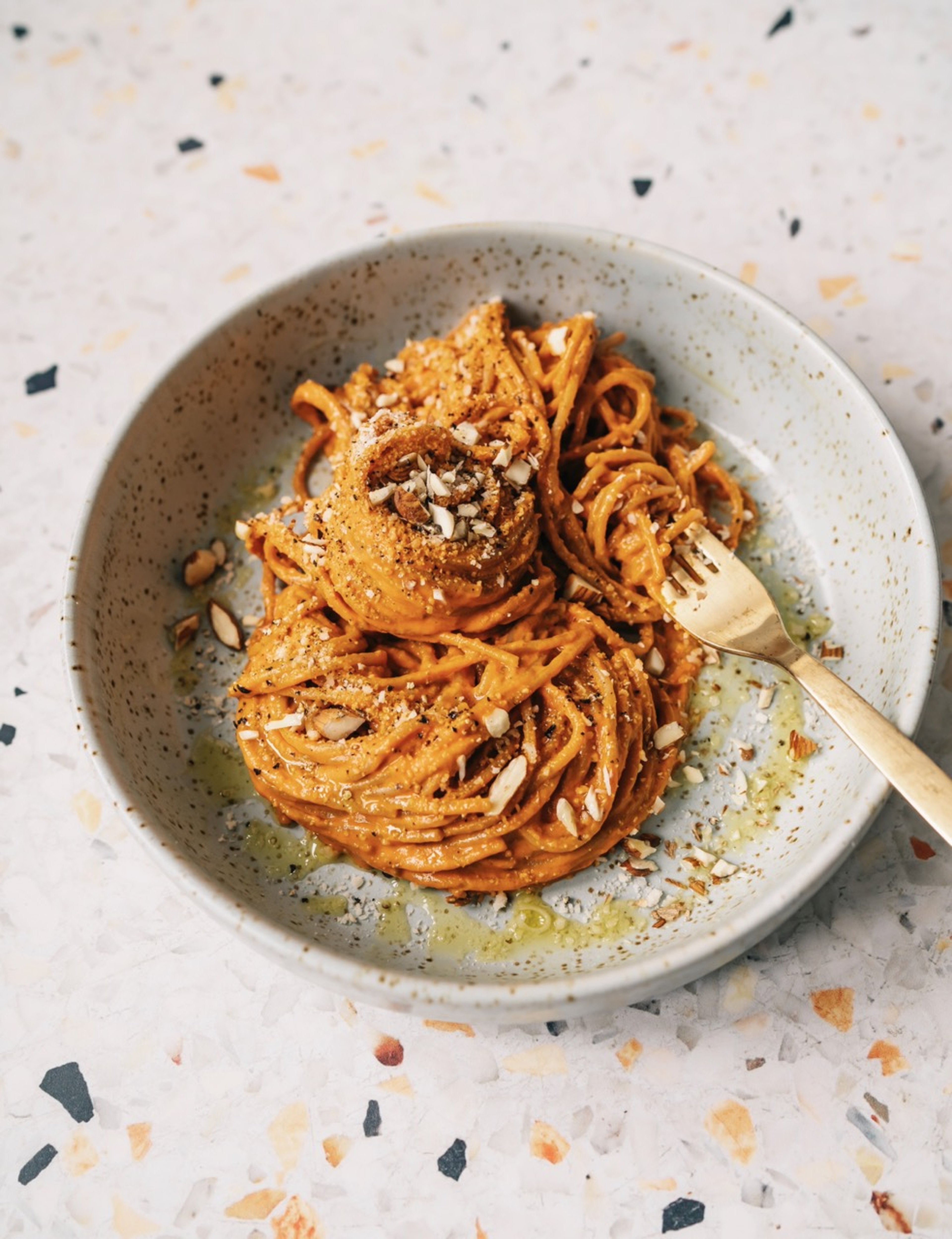 Cremige Paprika Pasta mit Mandeln