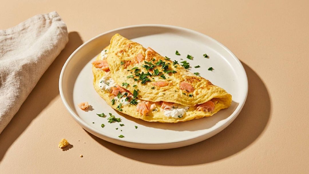 Cremiges Omelett mit Räucherlachs und Frischkäse