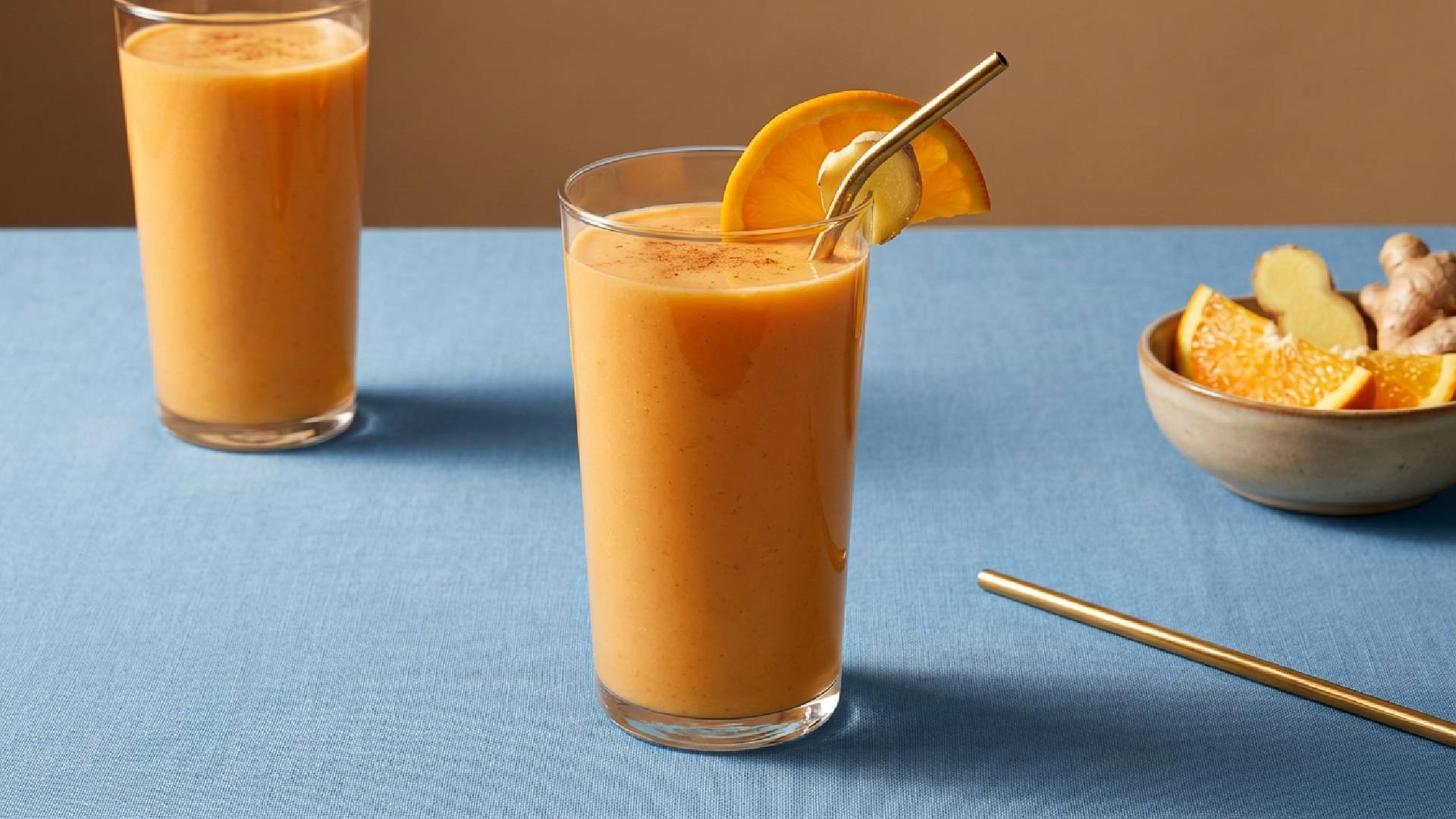 Fruchtiger Karotten-Ingwer-Smoothie für einen frischen Morgen