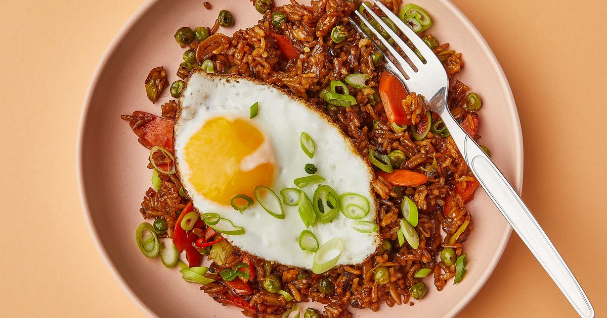Quick nasi goreng (Indonesian fried rice) | Recipe | Kitchen Stories