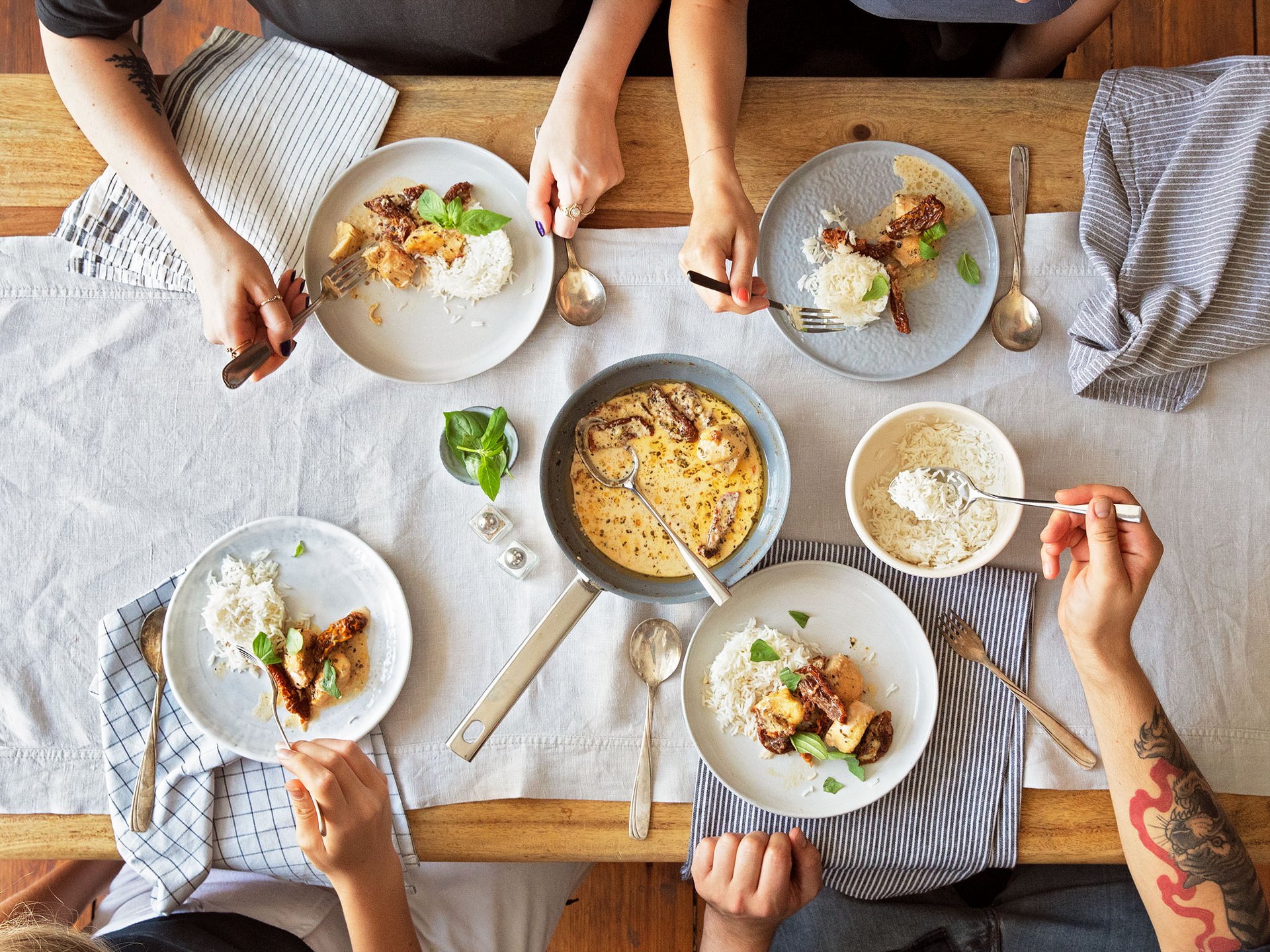 Die Rettung für ein schnelles Abendessen: Hähnchen in Tomaten-Sahne ...