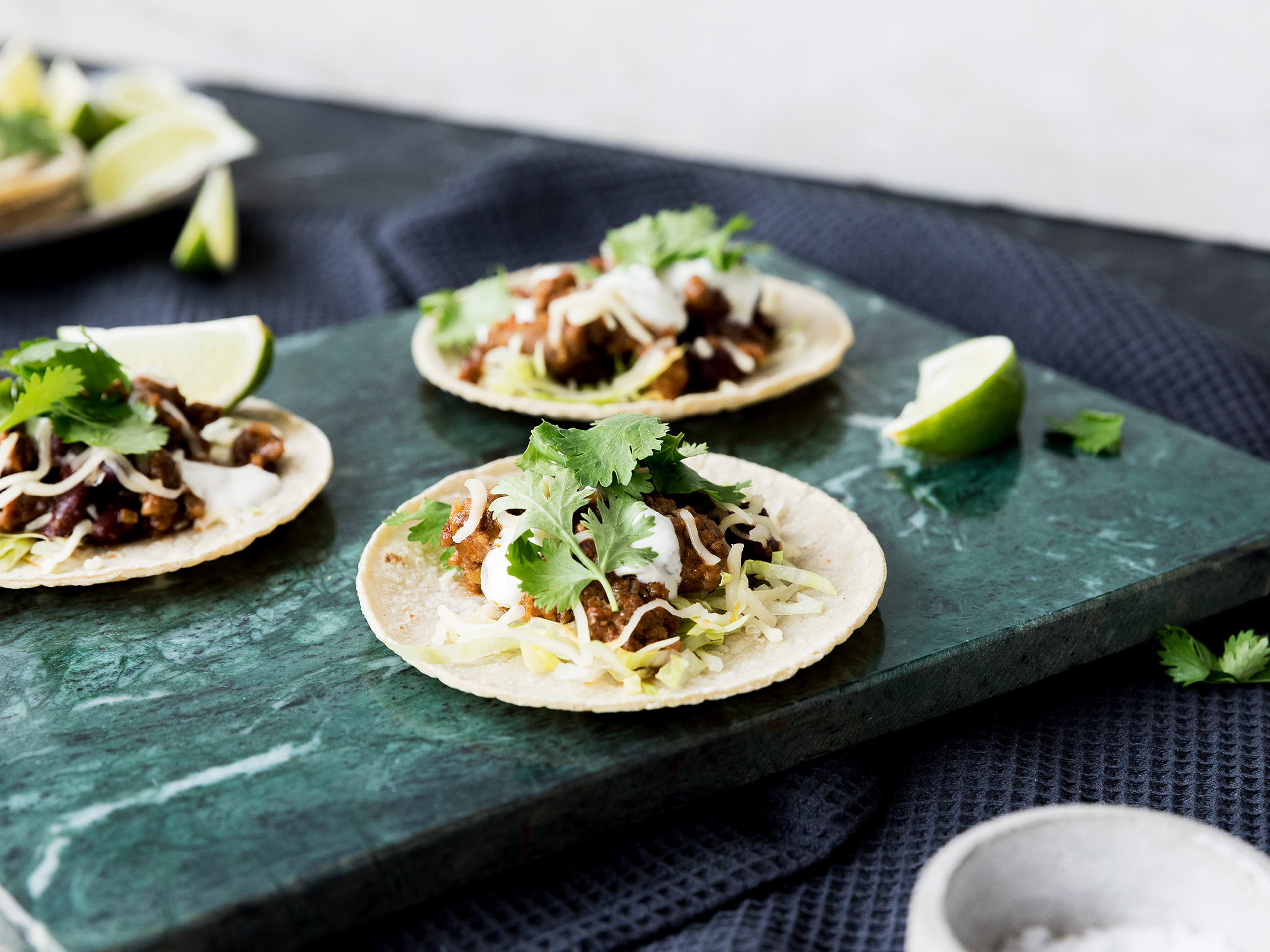 Tostadas mit pikantem Rindfleisch