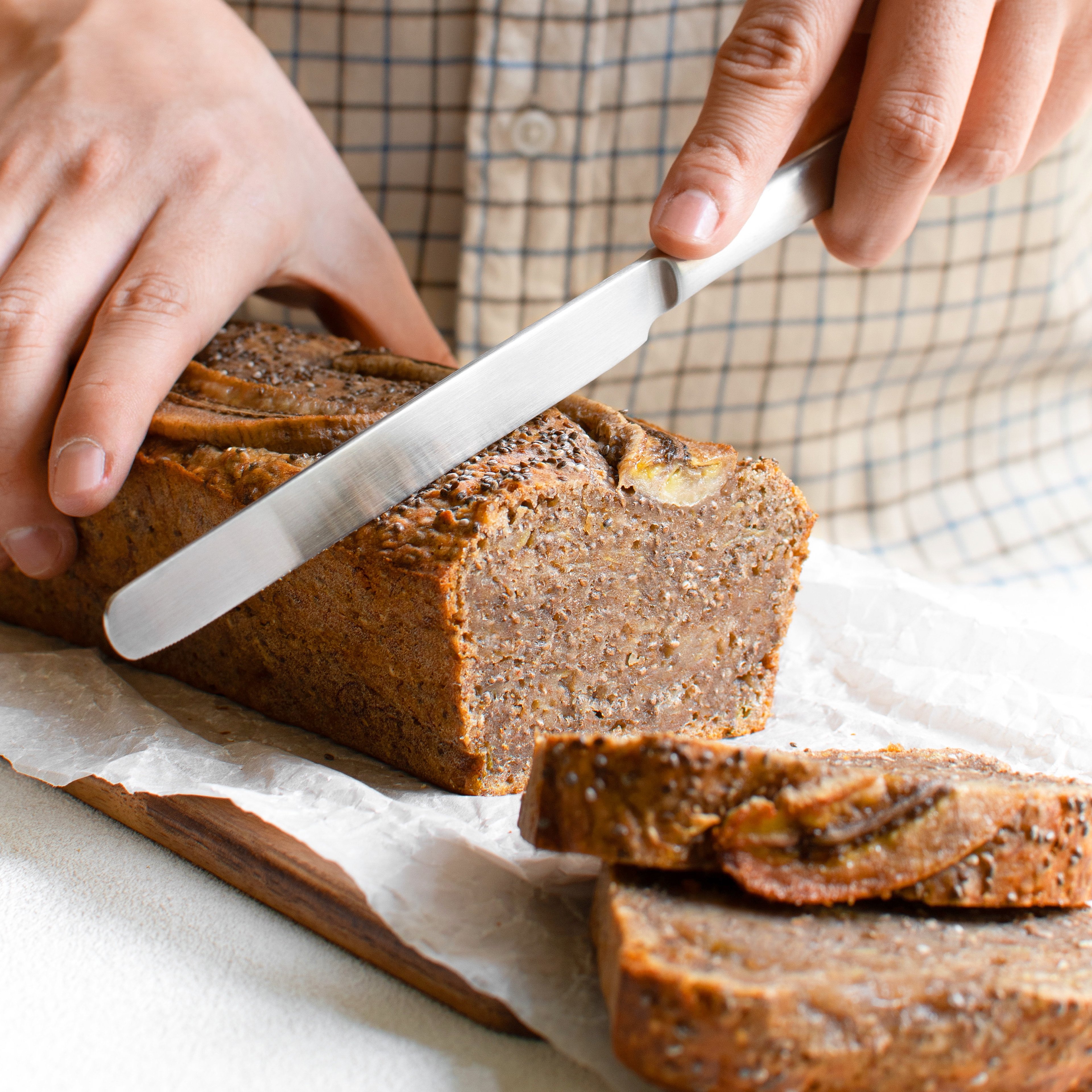 Einfaches veganes Bananenbrot mit Chiasamen