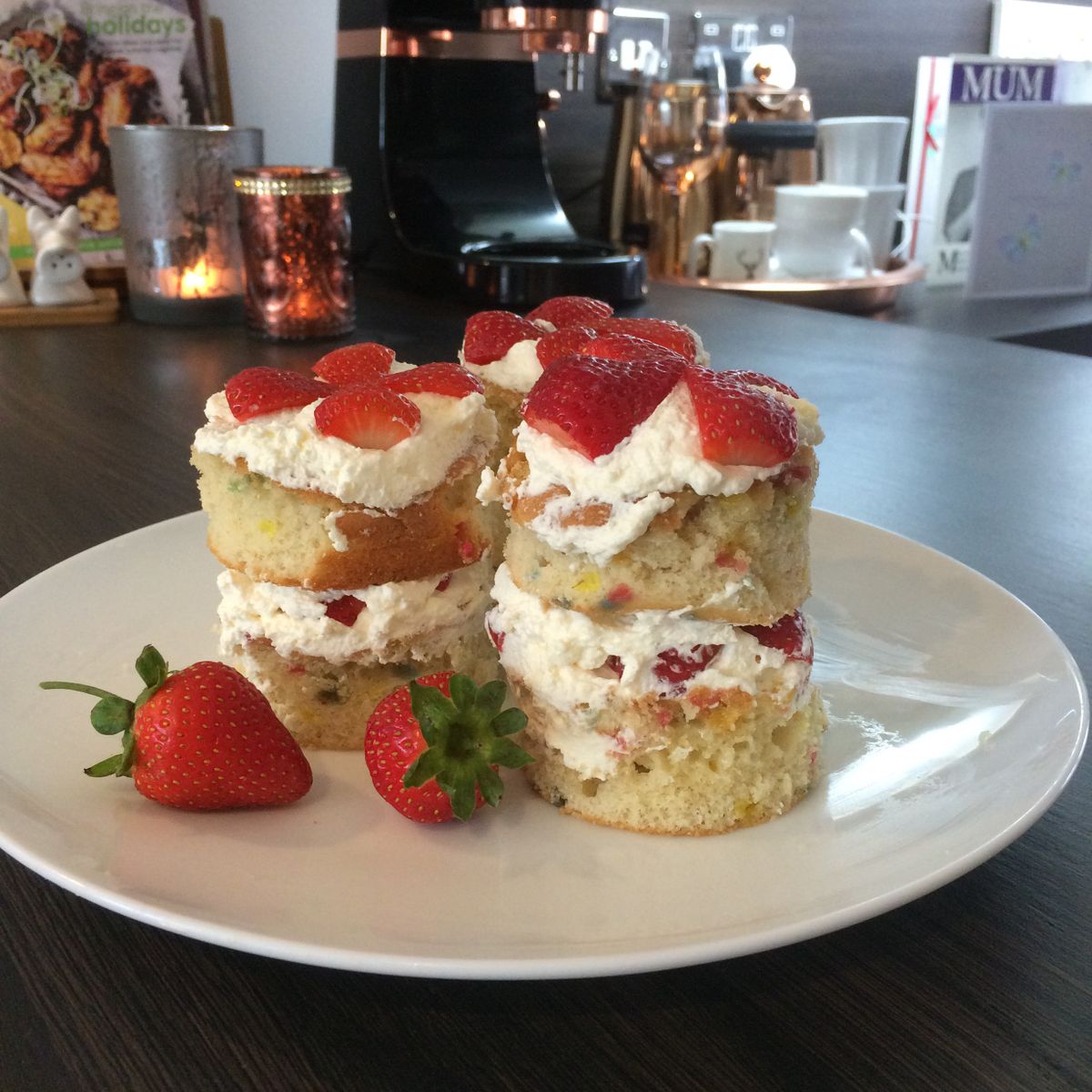 Easy strawberry cakes | Recipe | Kitchen Stories