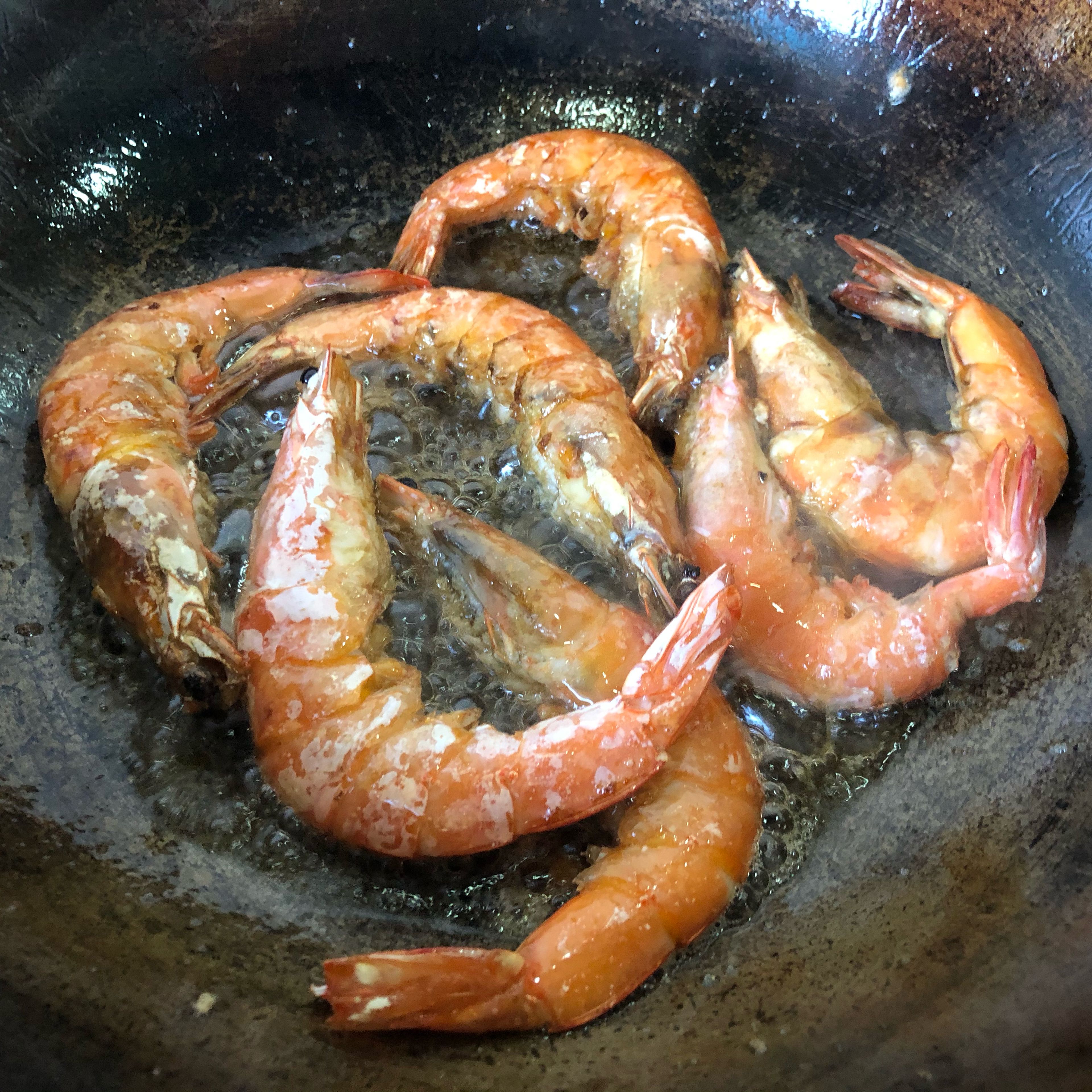 Fry the prawns in a pan until reddish oil is released.