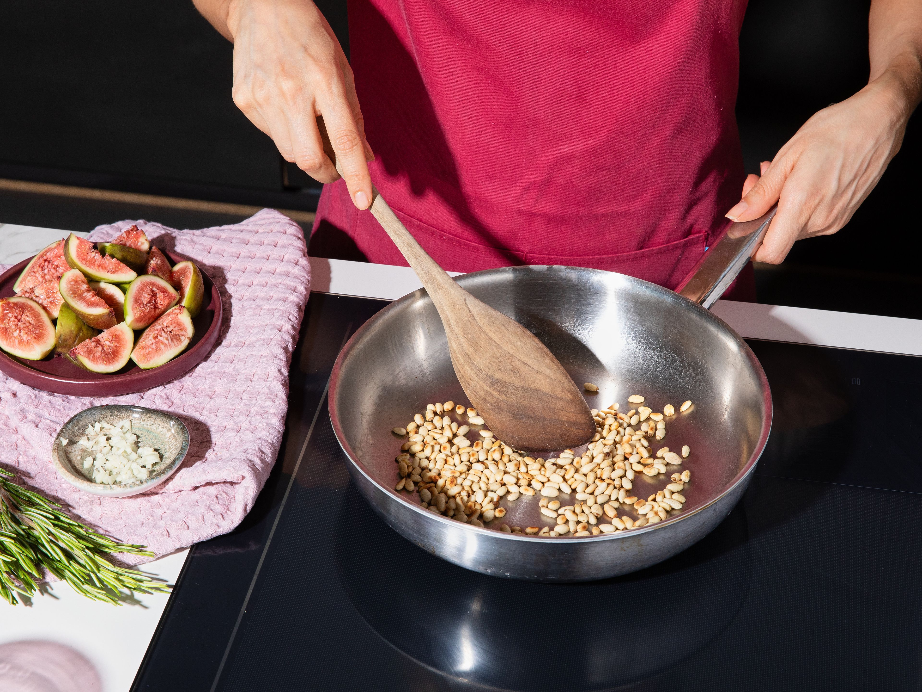 Toast pine nuts in large pan without fat until golden brown, then remove. Heat olive oil in same pan. Add half of rosemary and let it infuse oil until fragrant, then remove. Add garlic and sauté briefly over medium heat, but do not let it brown.