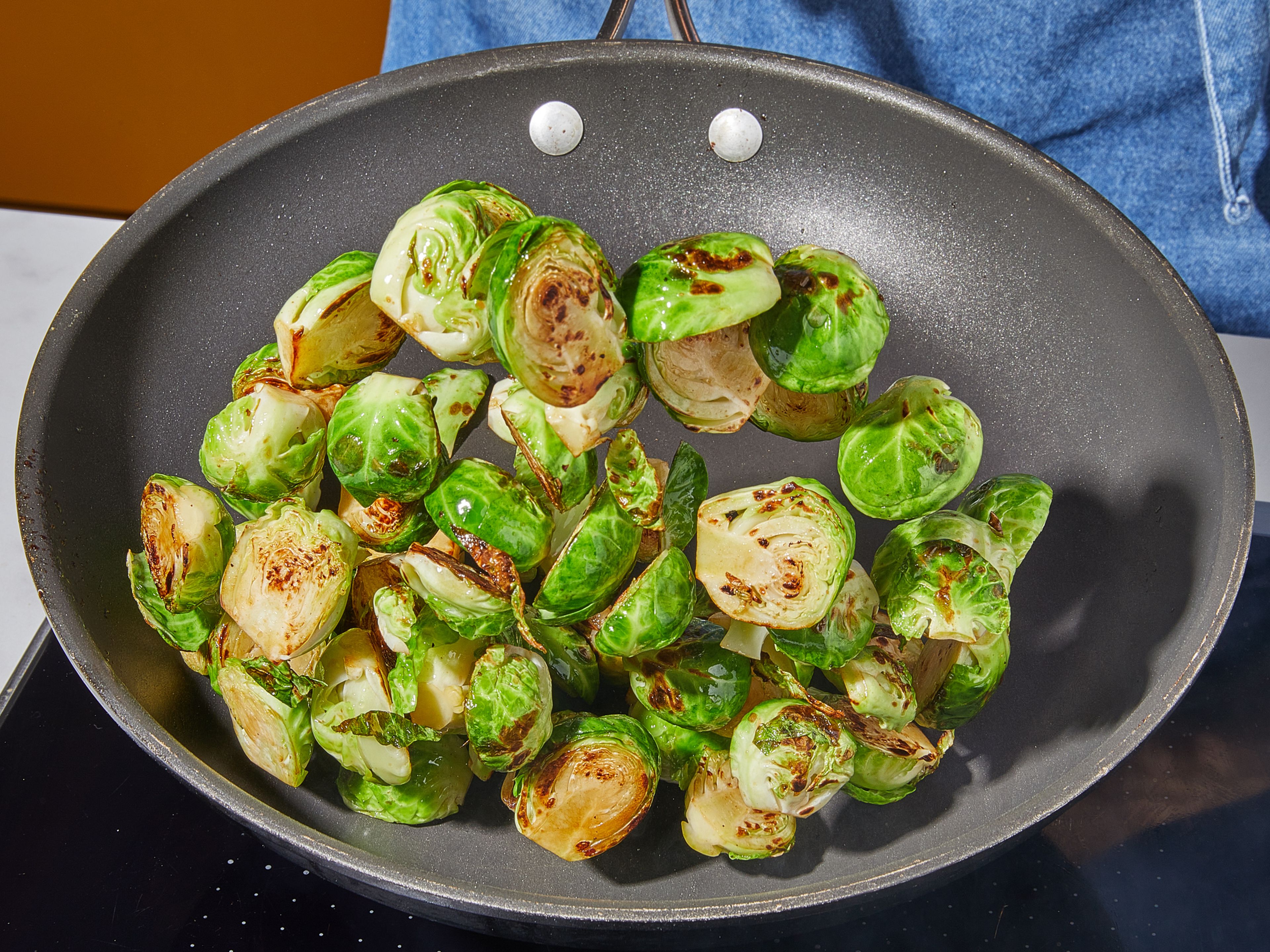 Add Brussels sprouts to the pan with the pancetta fat, season with salt and a little pepper, and roast until well browned at the edges, approx. 5 min. Then add water to the pan. If desired, add chili flakes, stir, and continue roasting for approx. 5 min. until the water is fully evaporated and the Brussels sprouts are tender, crispy and slightly charred. Remove Brussels sprouts from the pan and set aside.
