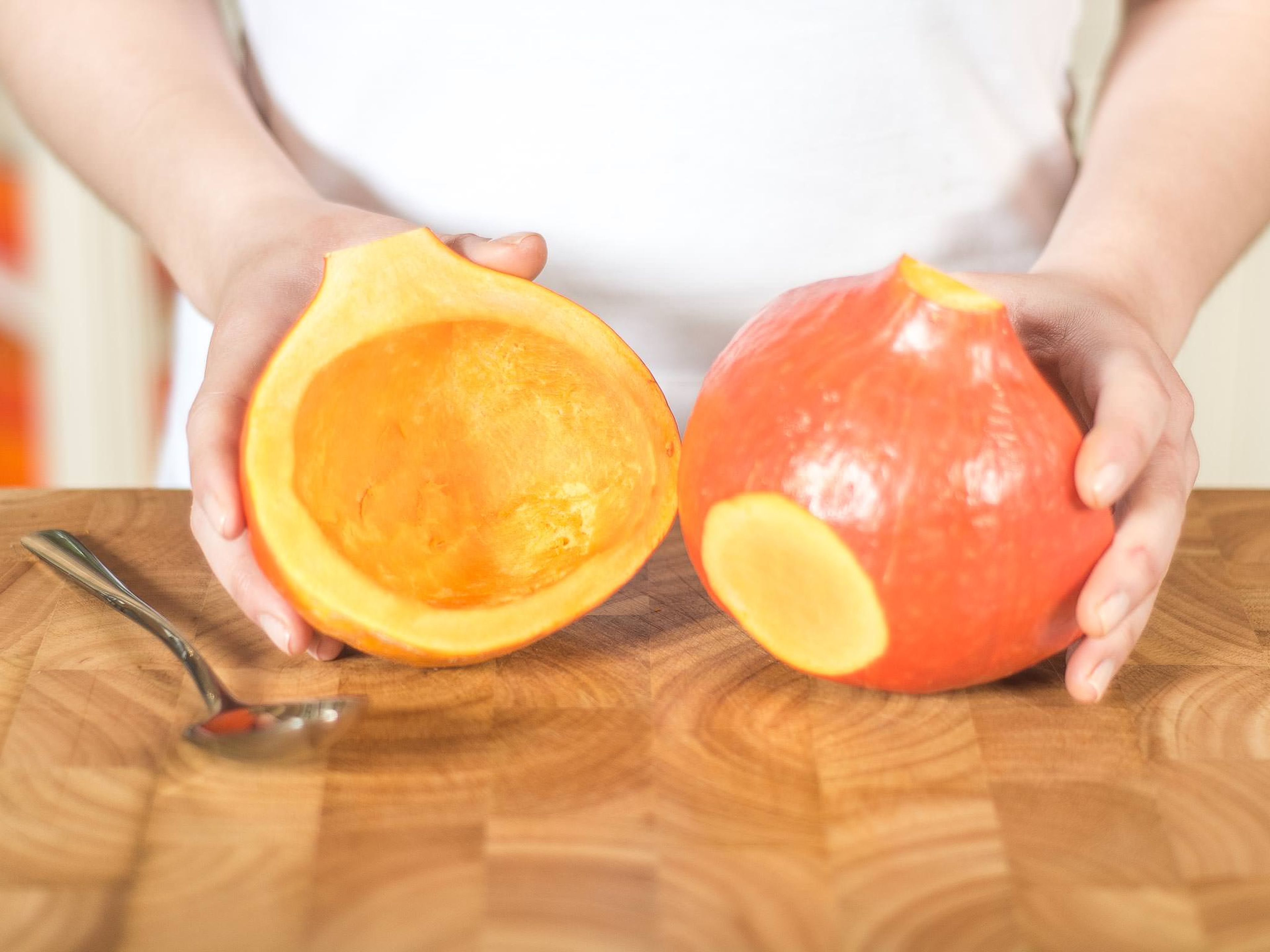 Optionally, you can serve the risotto in a hollowed out pumpkin. To do so, create a little base by cutting a piece of the hokkaido pumpkin from the widest side.