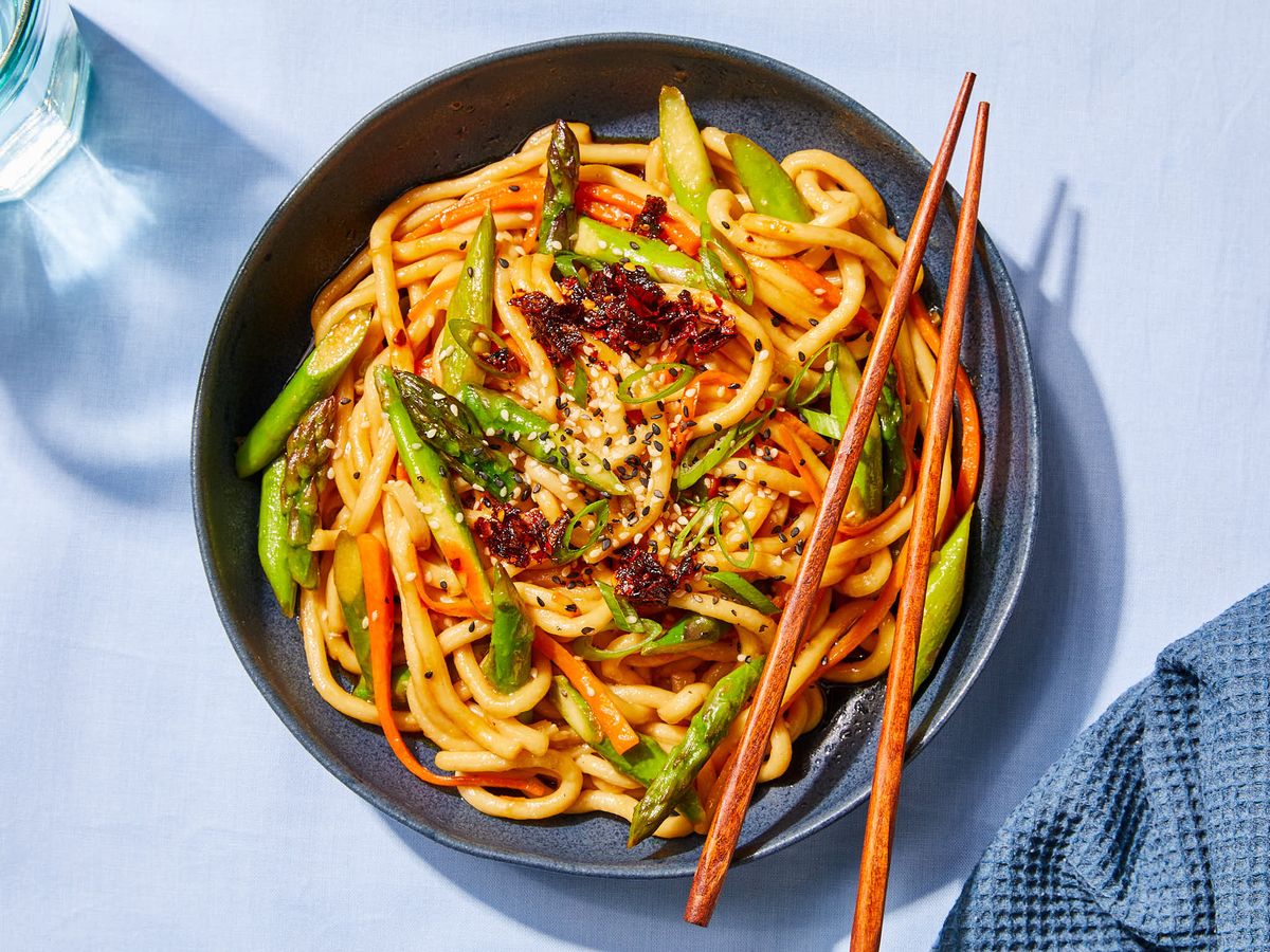 Quick Asparagus Udon Stir-Fry | Recipe | Kitchen Stories