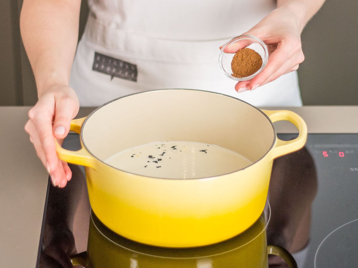 Cinnamon and almond ice cream Recipe Kitchen Stories