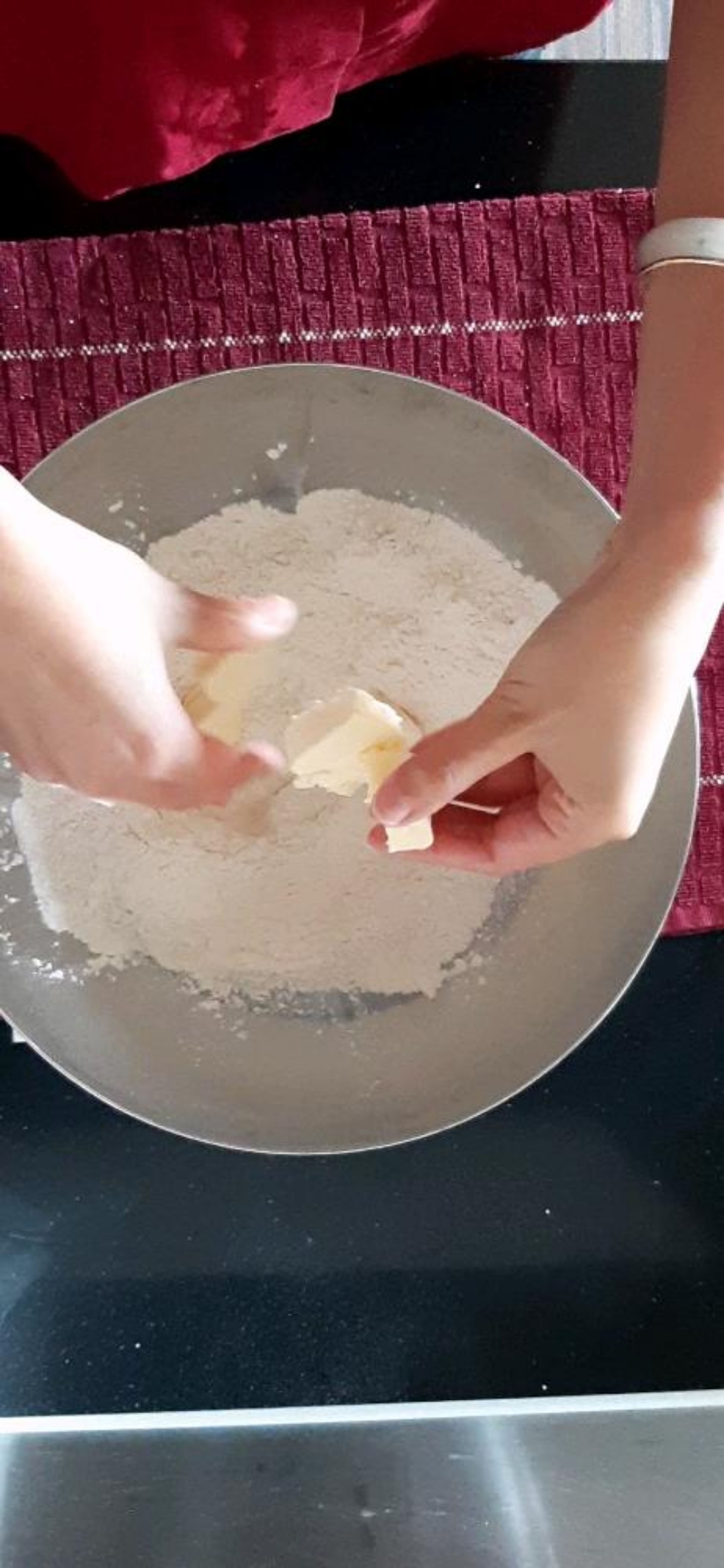 Cut butter into cubes and mix in the flour.