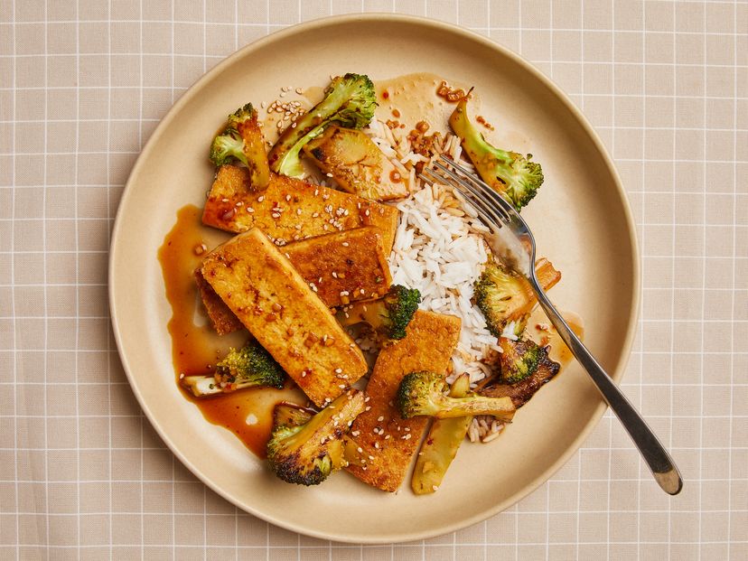 Crispy tofu and broccoli stir-fry