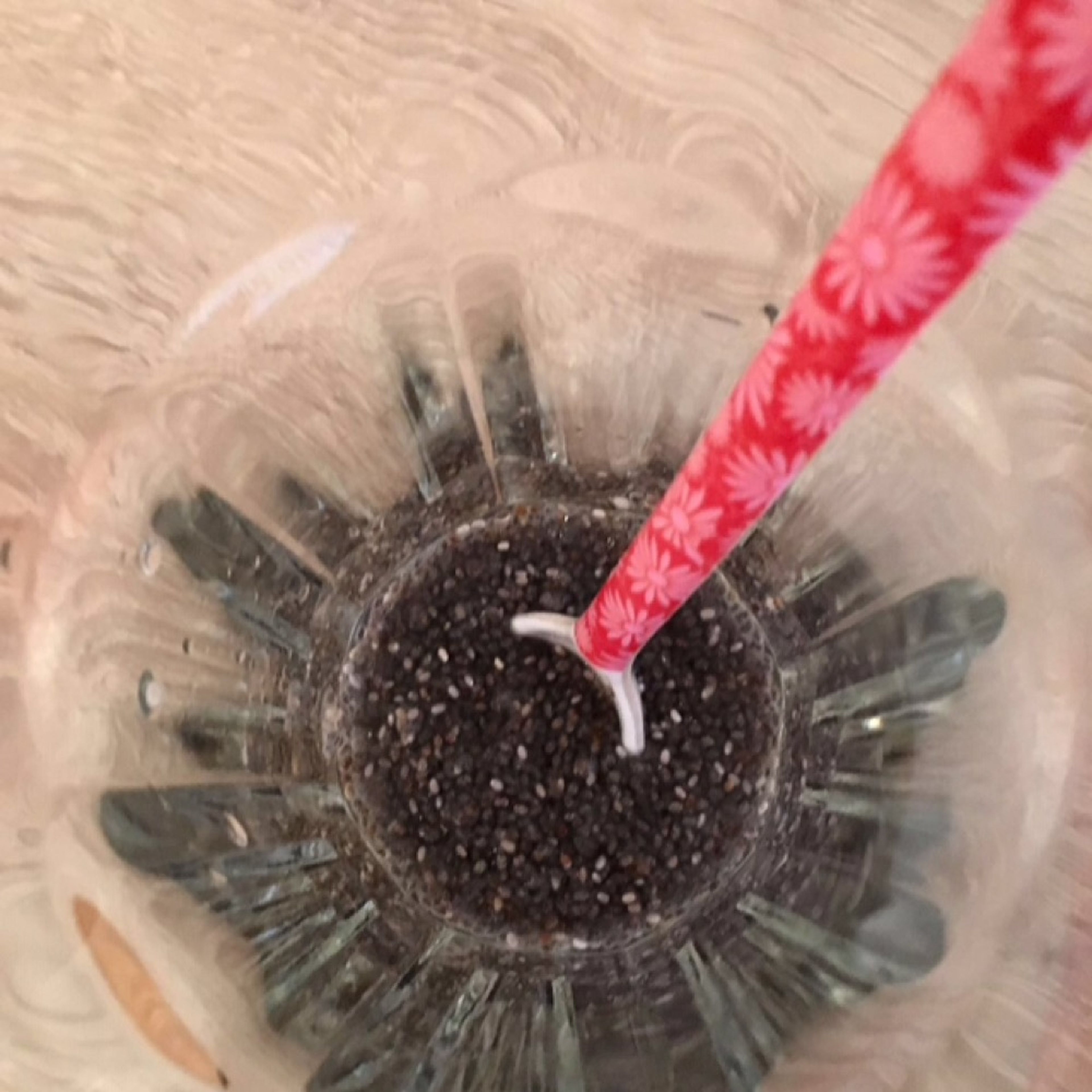 Add chia seeds and hot water to a tall glass, stir and let the seeds soak for approx. 3 min.