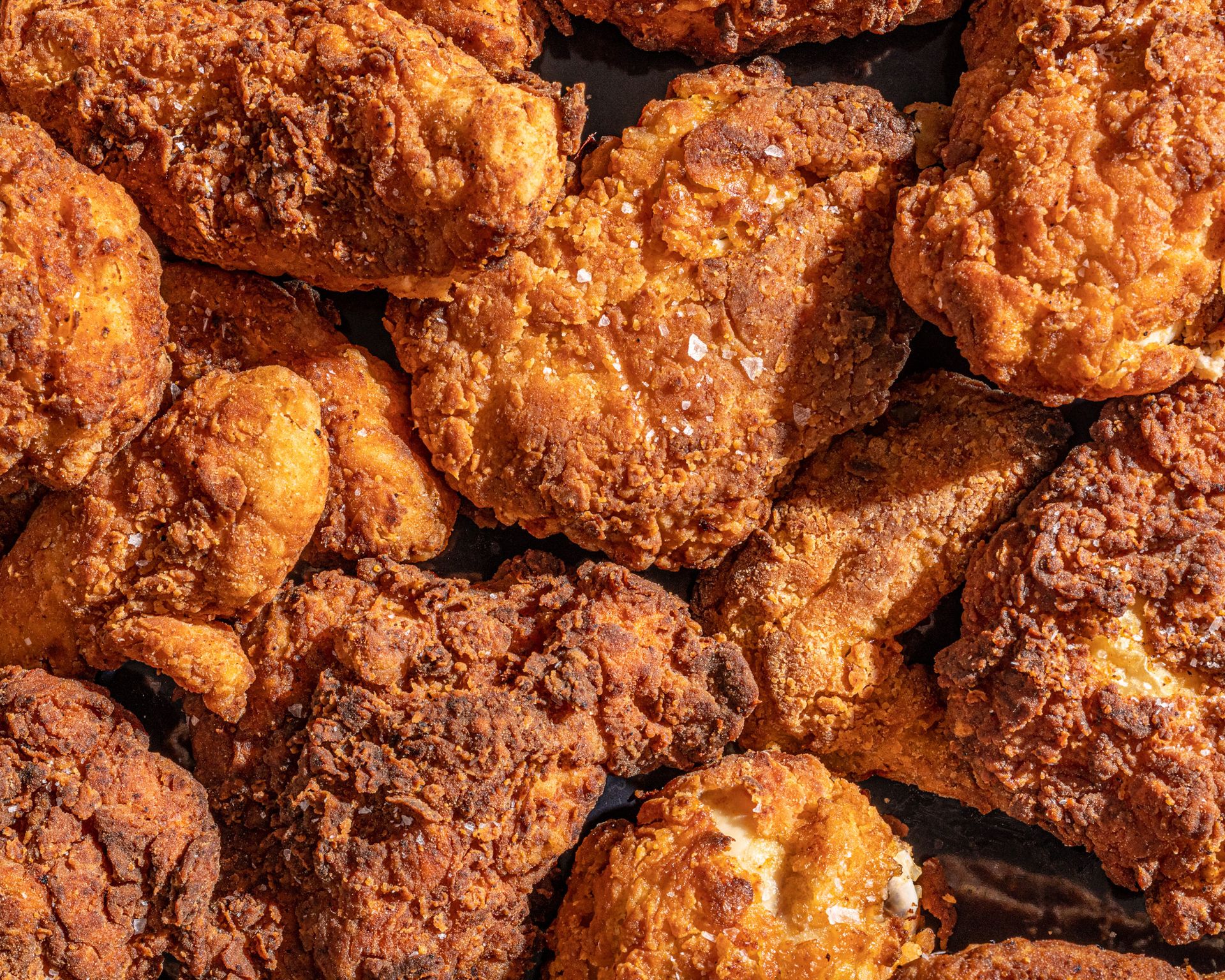 Fried Chicken: Besser frittiert in Öl oder aus der Heißluftfritteuse?