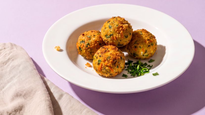 Knusprige Hüttenkäse-Gemüse-Bällchen aus der Heißluftfritteuse