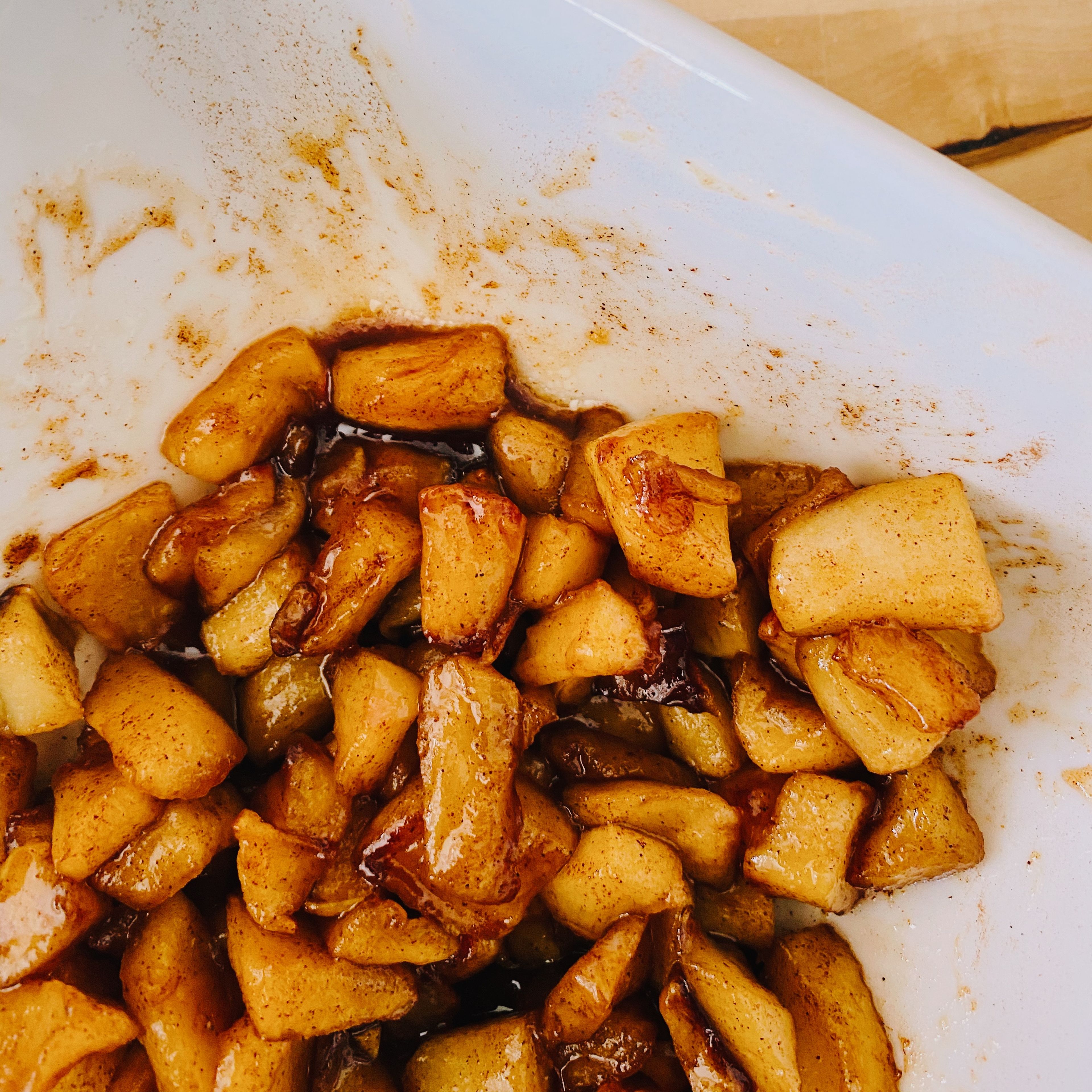 Peel and cut your apples into cubes. Add butter to your pan and preheat to medium high heat. Once the pan is hot add your apples, 1 spoon of sugar, cinnamon, nutmeg and a spoon of water. Cook until nicely caramelised, around 15minutes.