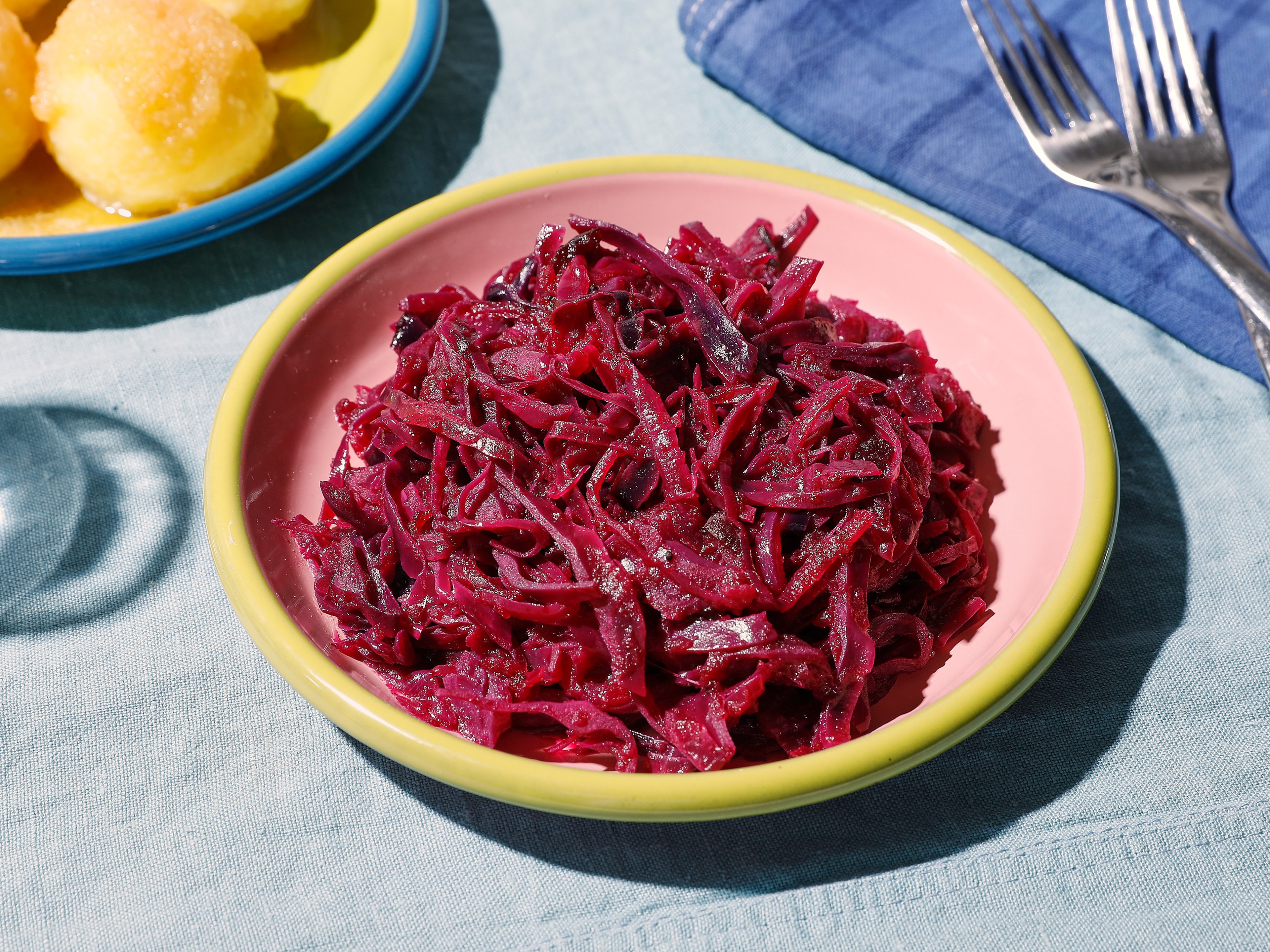 Klassischer Rotkohl mit Äpfeln