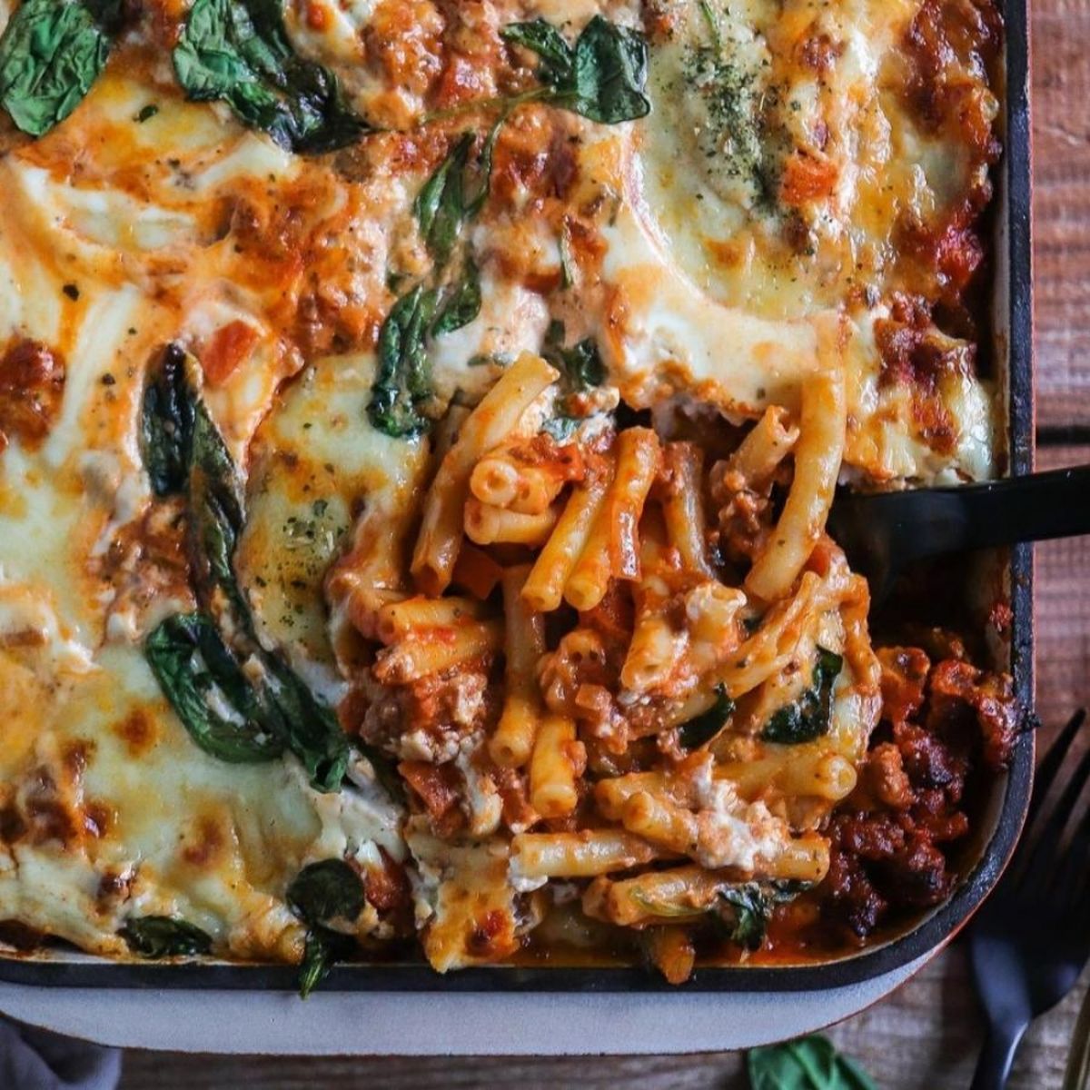 Makkaroni-Auflauf mit Spinat, Möhren und Hack | Rezept | Kitchen Stories