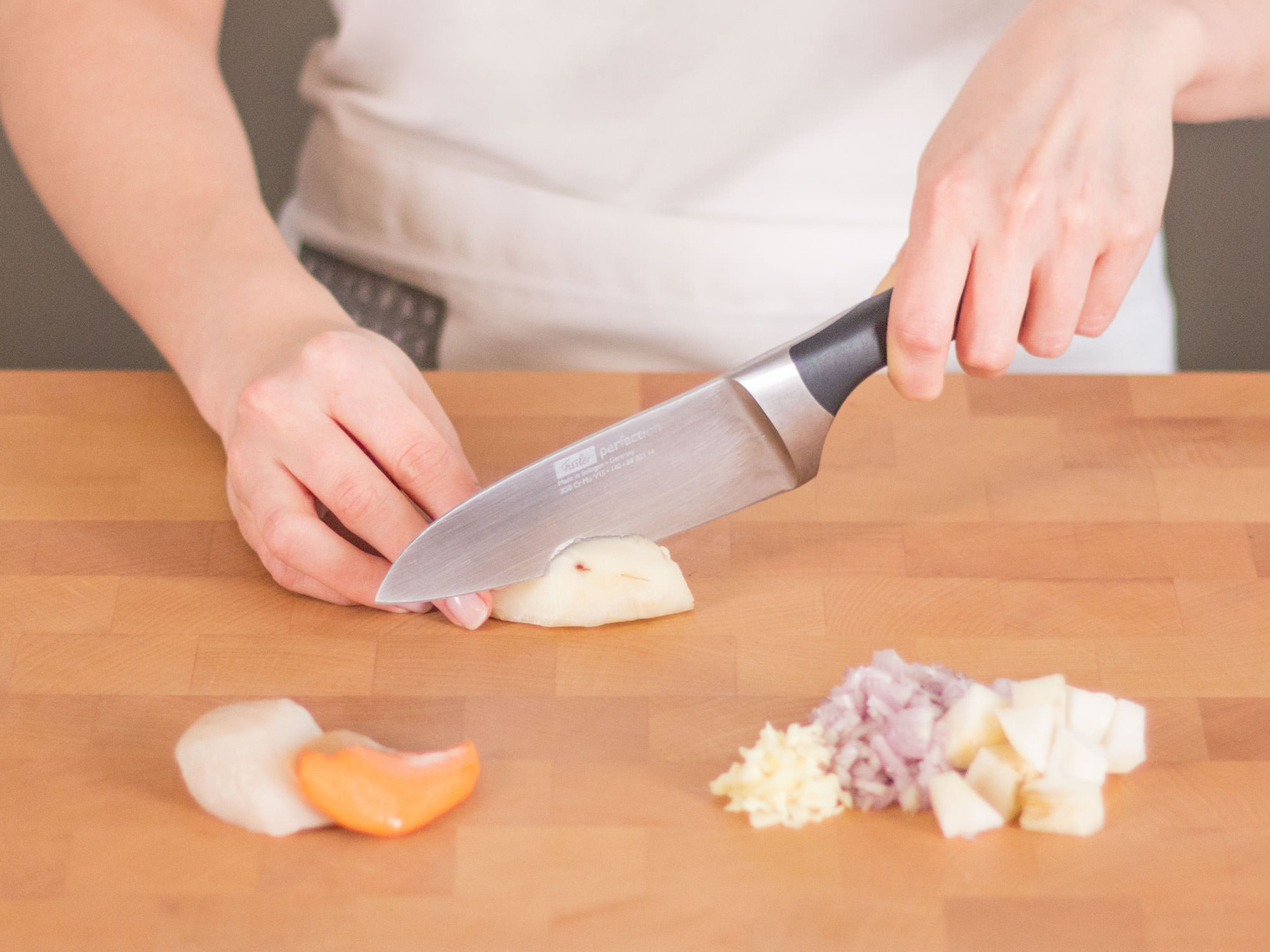 Peel and finely chop garlic and shallots. Peel sunchokes and cut into small cubes.