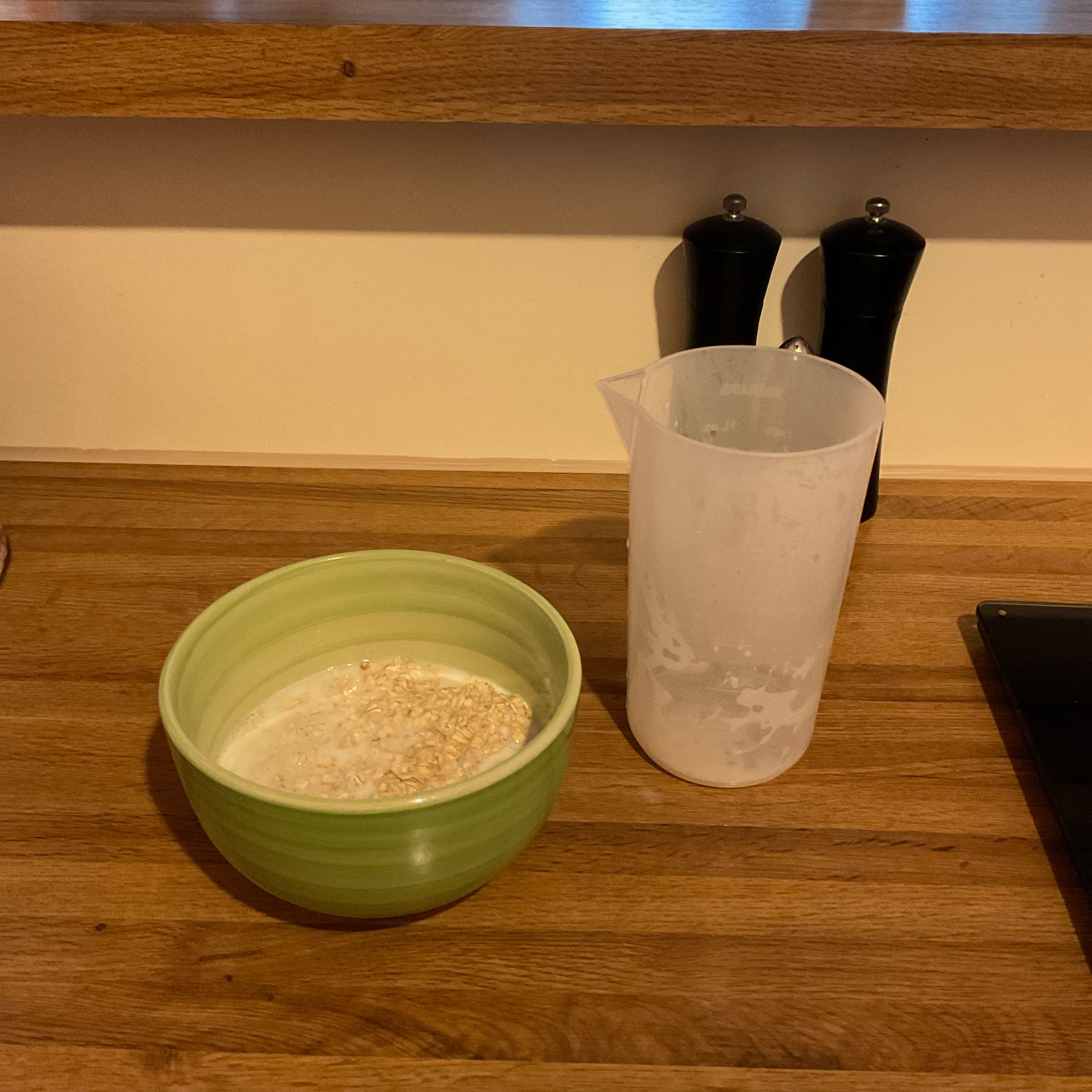 Add warm milk to the oats and let rest for 10 min