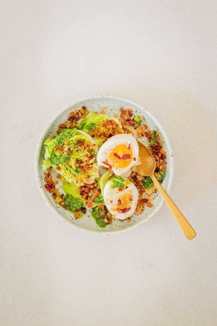 Lettuce hearts with pesto, egg and bacon crumble